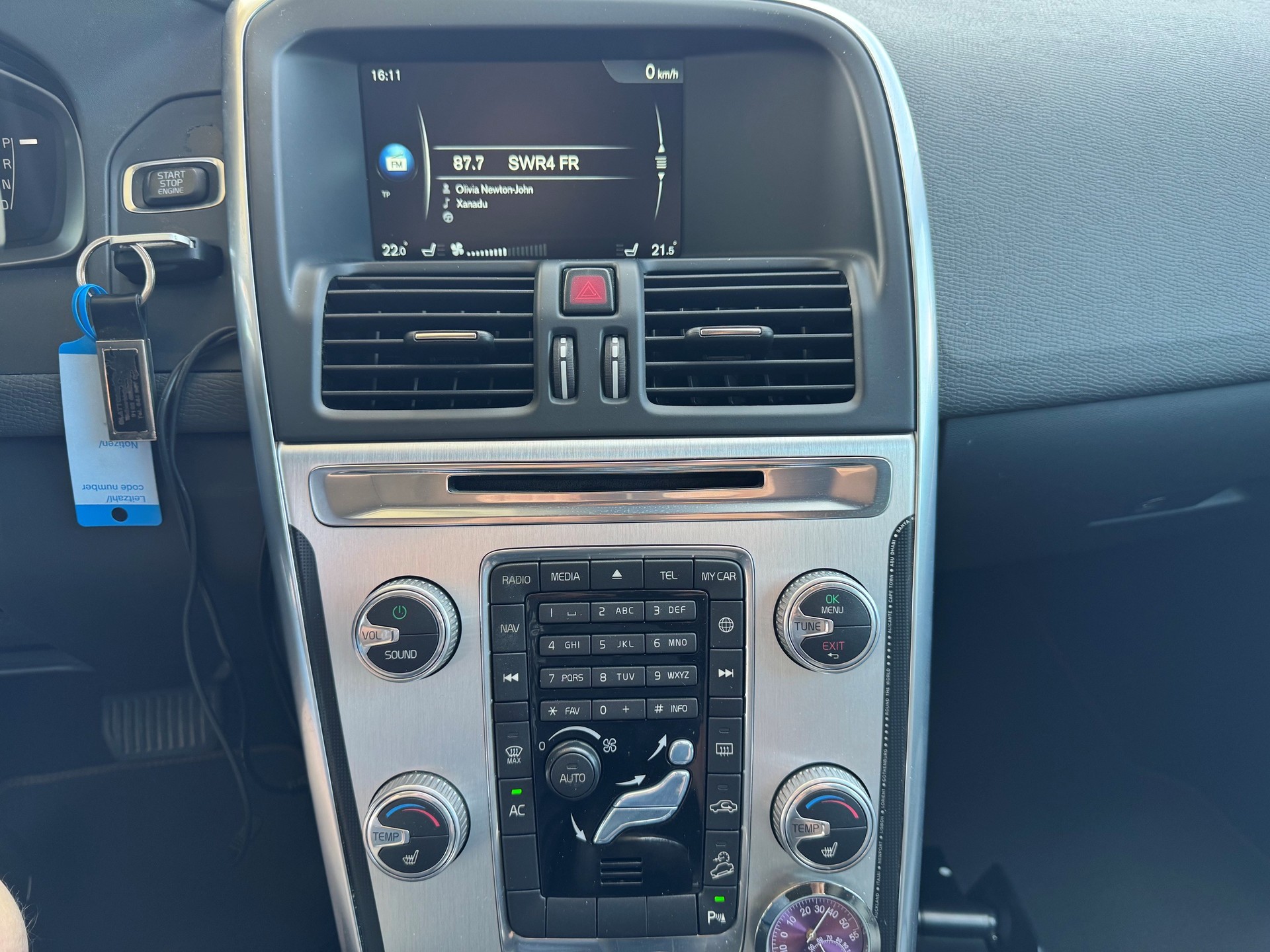 VOLVO XC60 D4 AWD OceanRace Geartronic-image-9