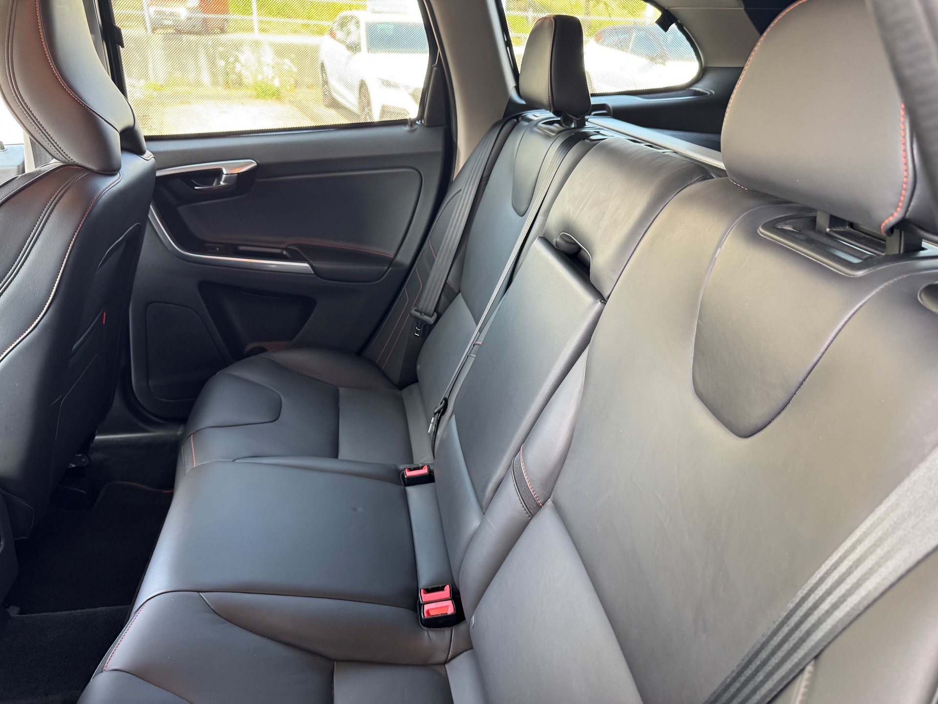 VOLVO XC60 D4 AWD OceanRace Geartronic-image-6