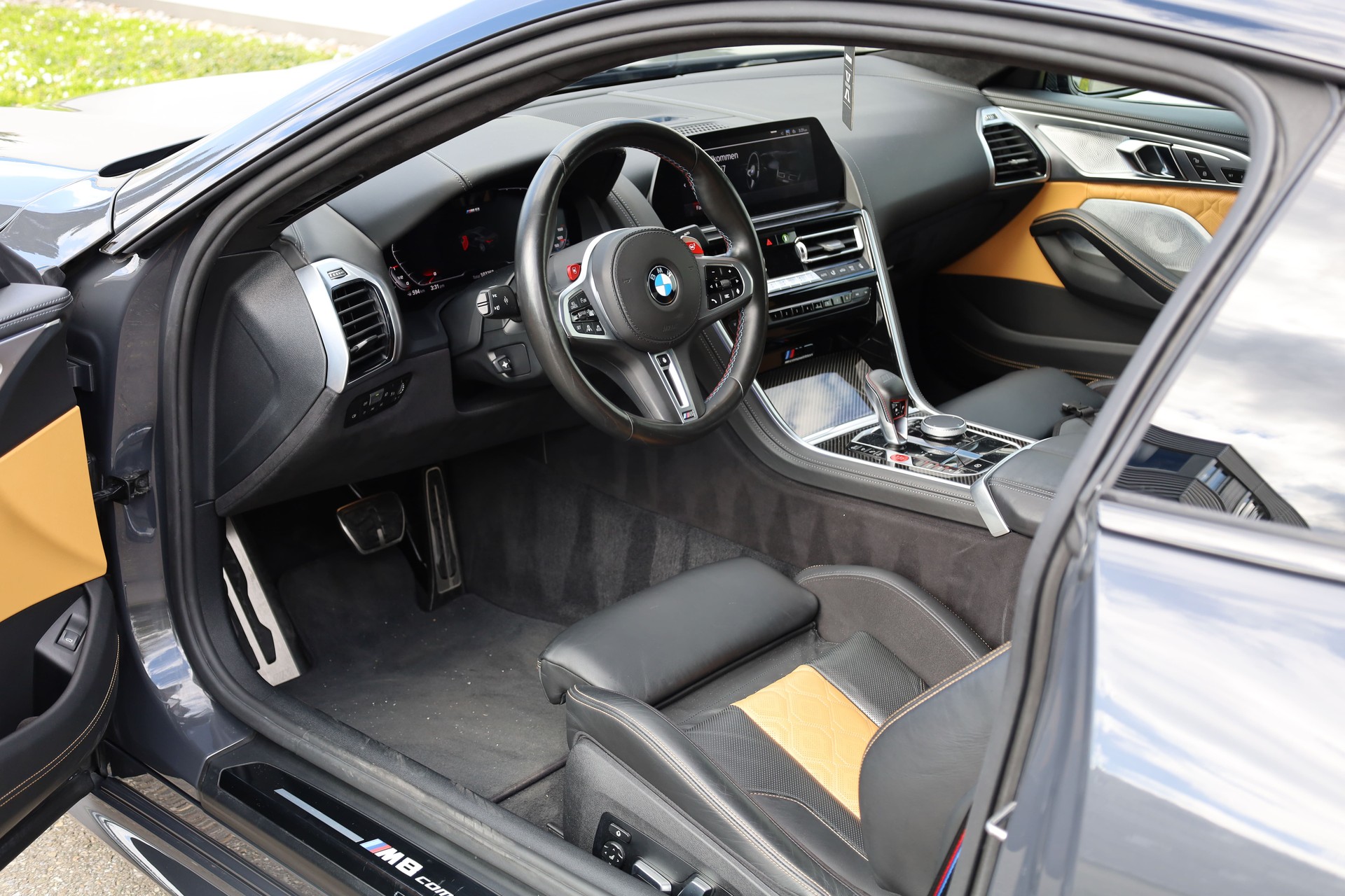 BMW M8 Competition xDrive-image-4