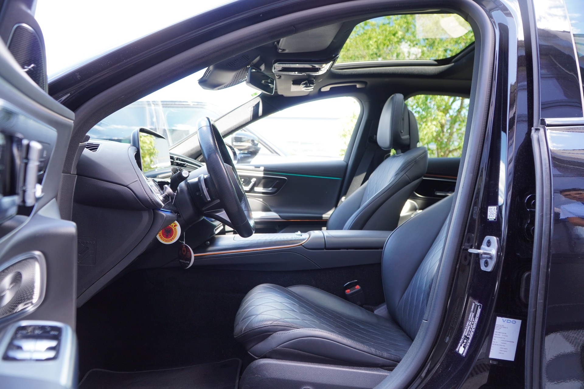 MERCEDES-BENZ E 400 e 4Matic 9G-Tronic-image-8