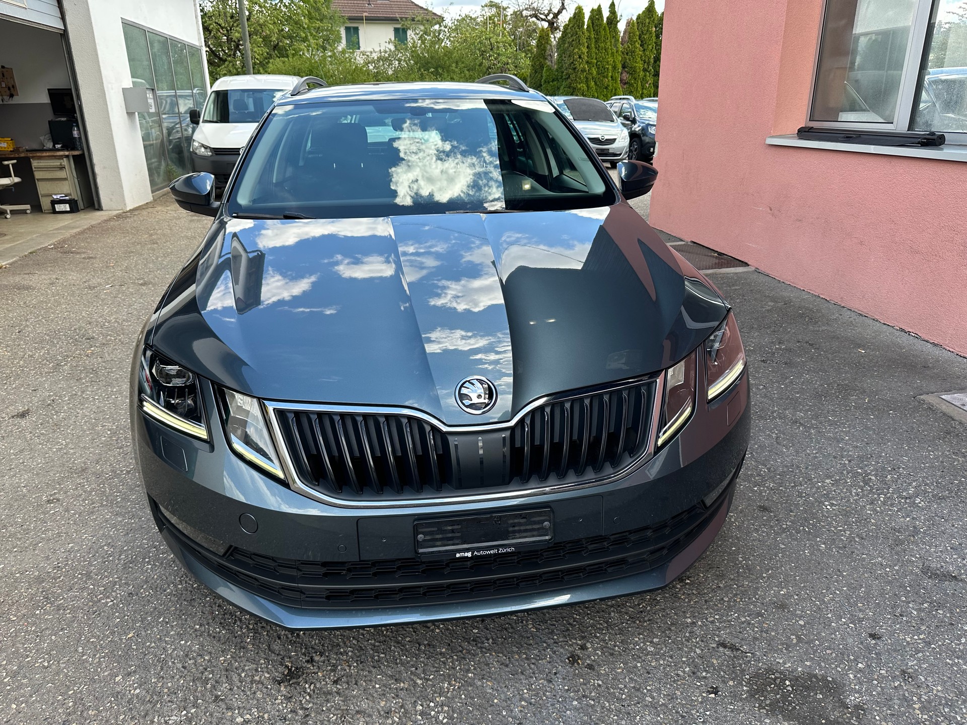 SKODA Octavia Combi 2.0 TDI Ambition 4x4-image-0