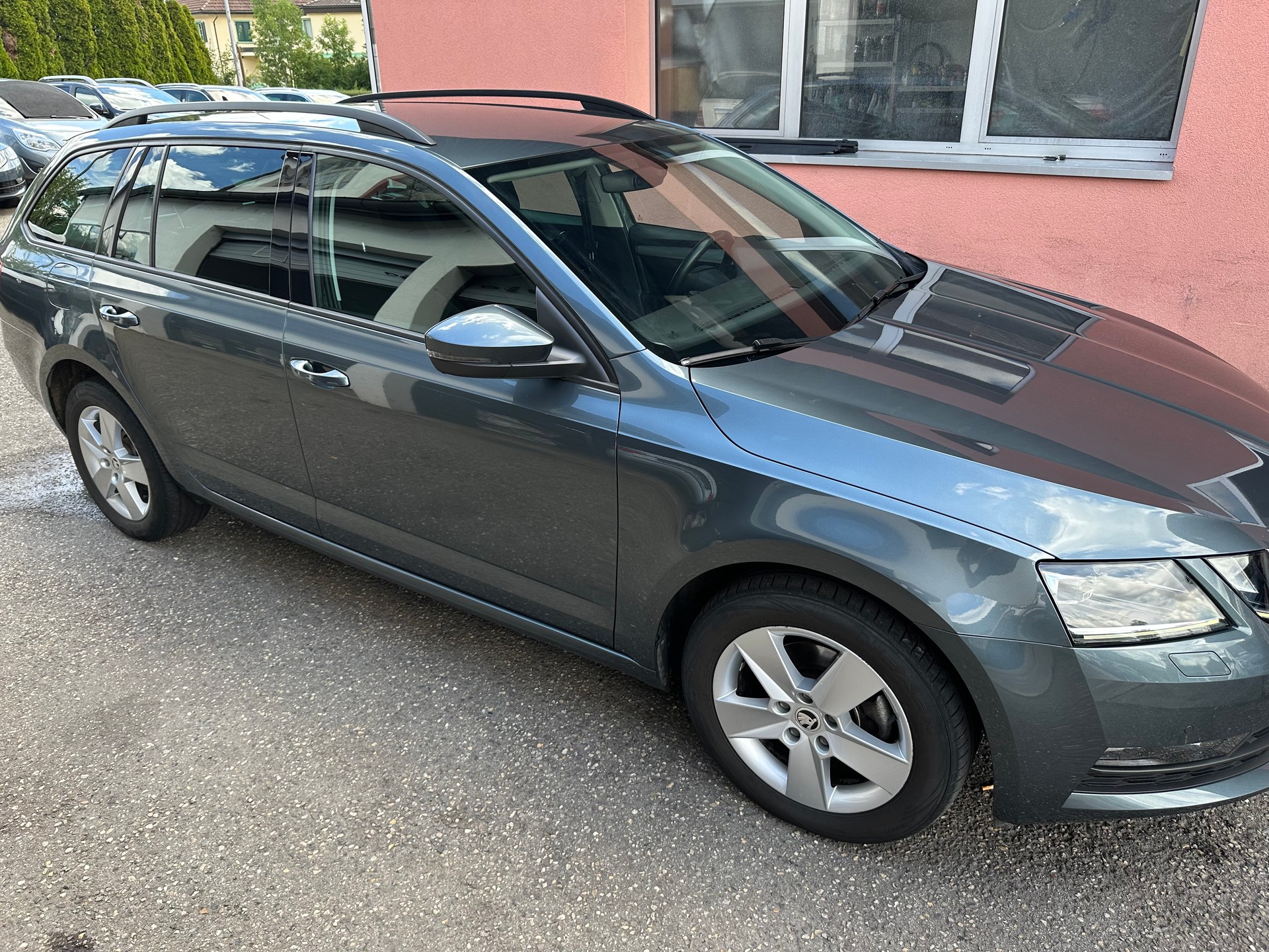 SKODA Octavia Combi 2.0 TDI Ambition 4x4-image-1