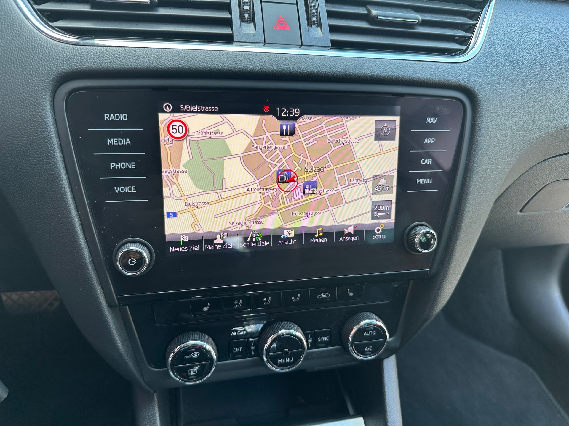 SKODA Octavia Combi 2.0 TDI Ambition 4x4-image-9