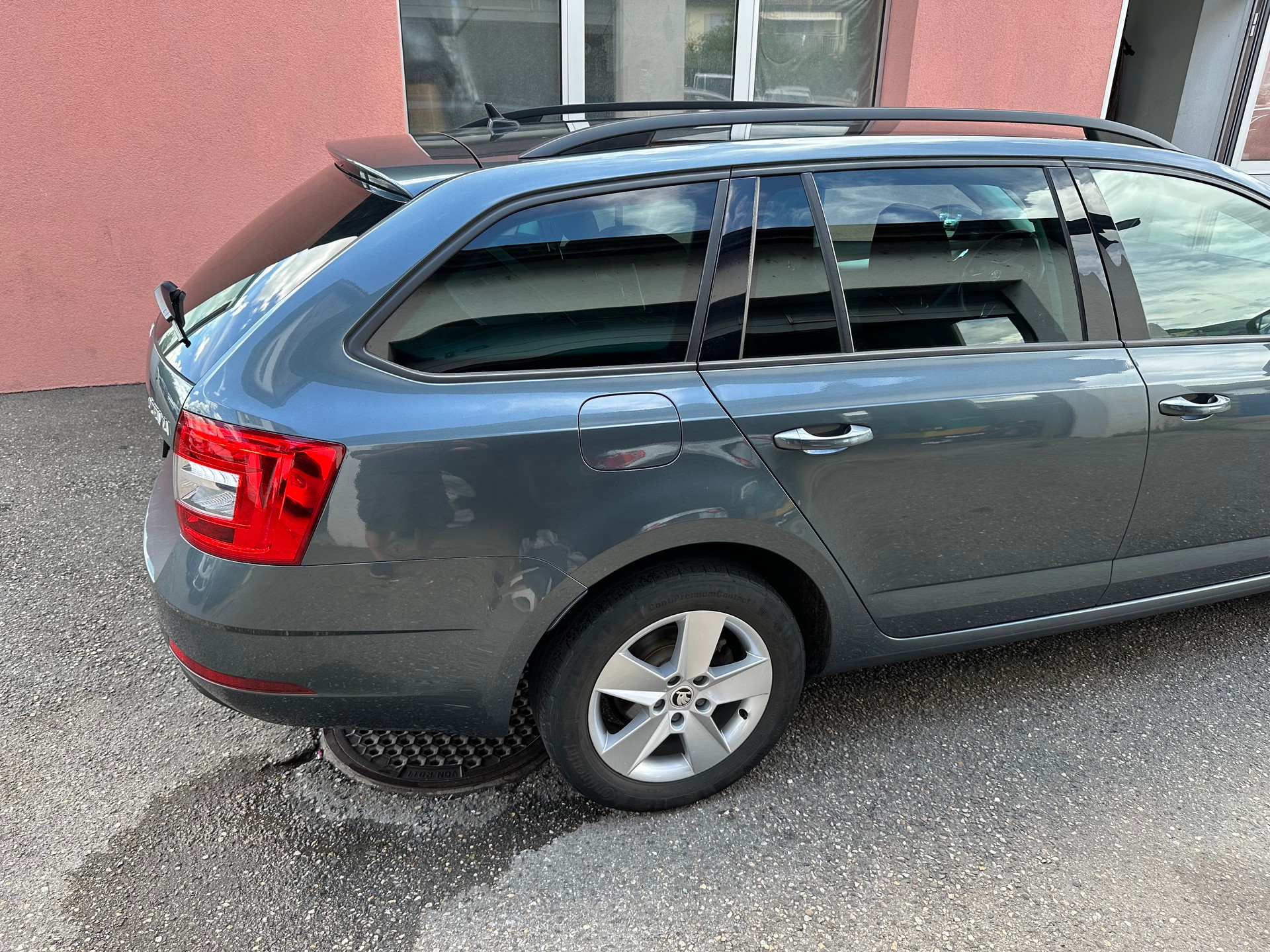 SKODA Octavia Combi 2.0 TDI Ambition 4x4-image-4