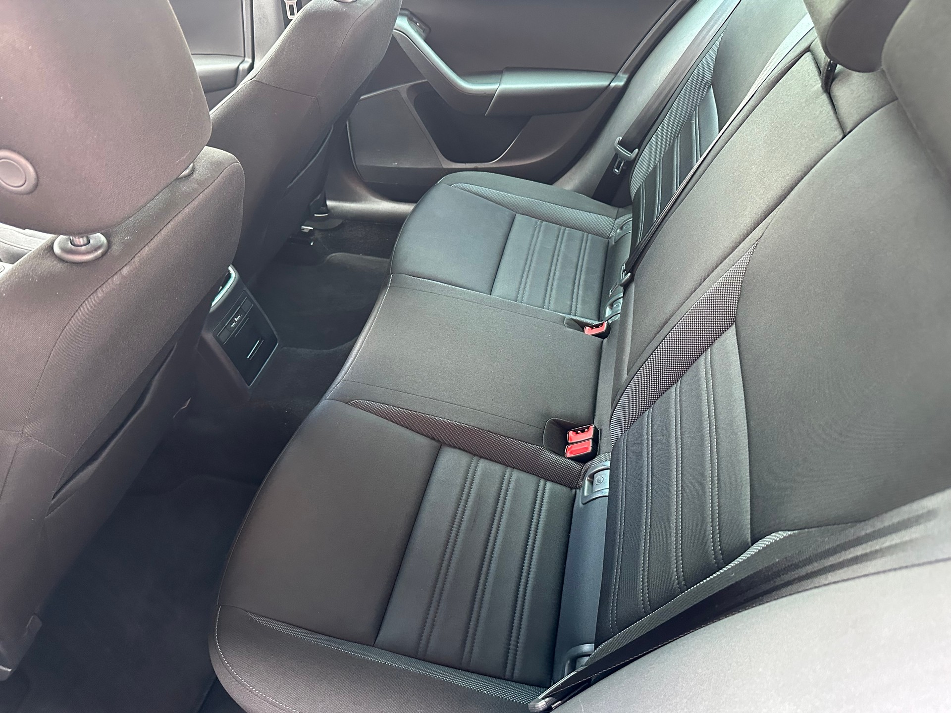 SKODA Octavia Combi 2.0 TDI Ambition 4x4-image-12