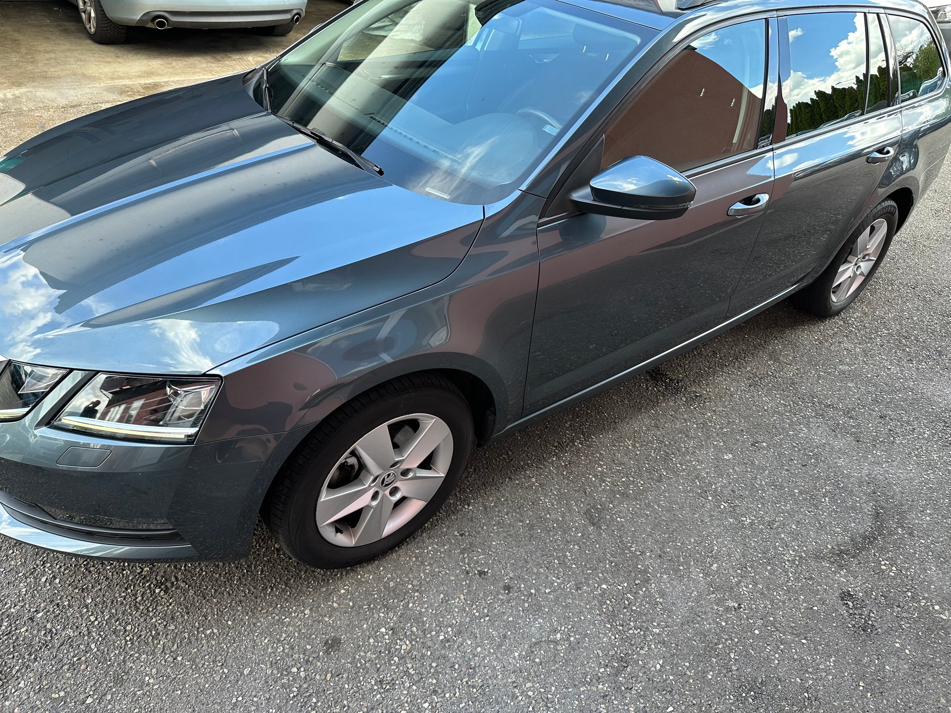 SKODA Octavia Combi 2.0 TDI Ambition 4x4-image-2