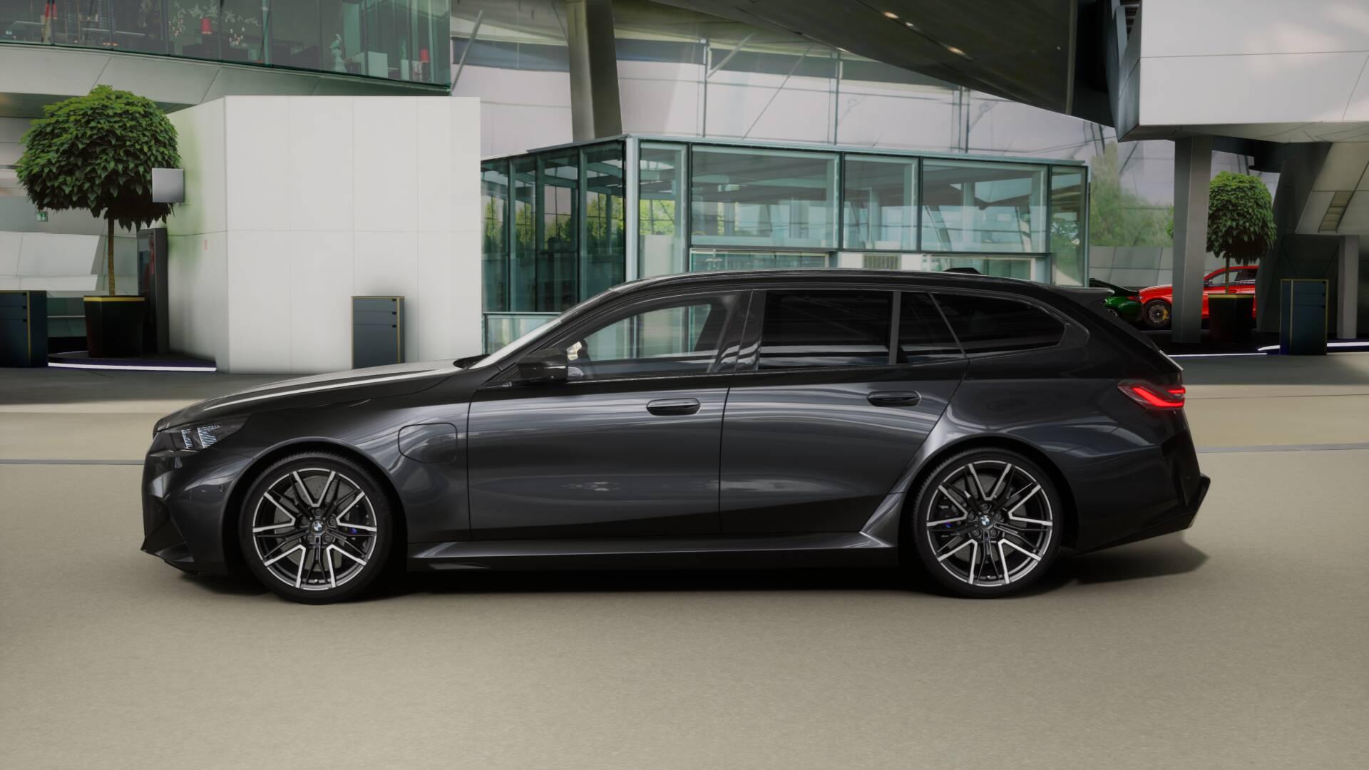 BMW M5 xDrive Touring-image-3
