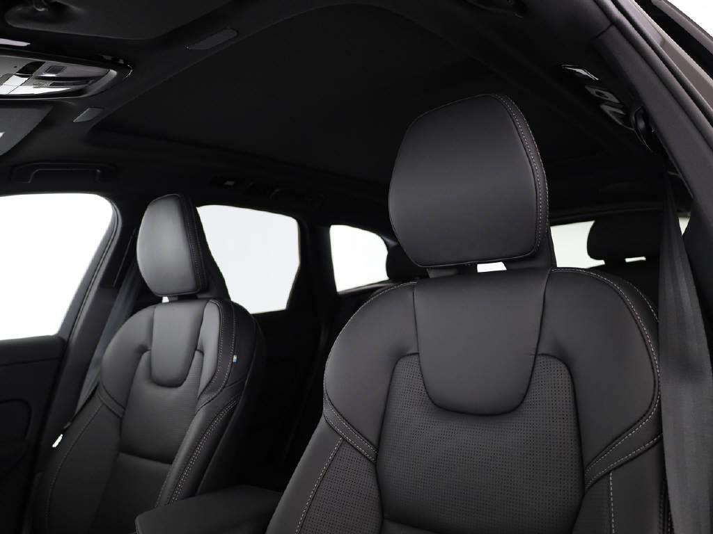 VOLVO XC60 2.0 T6 TE Black Edition eAWD-image-3