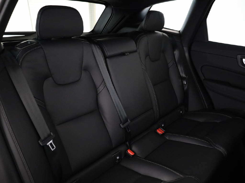 VOLVO XC60 2.0 T6 TE Black Edition eAWD-image-4