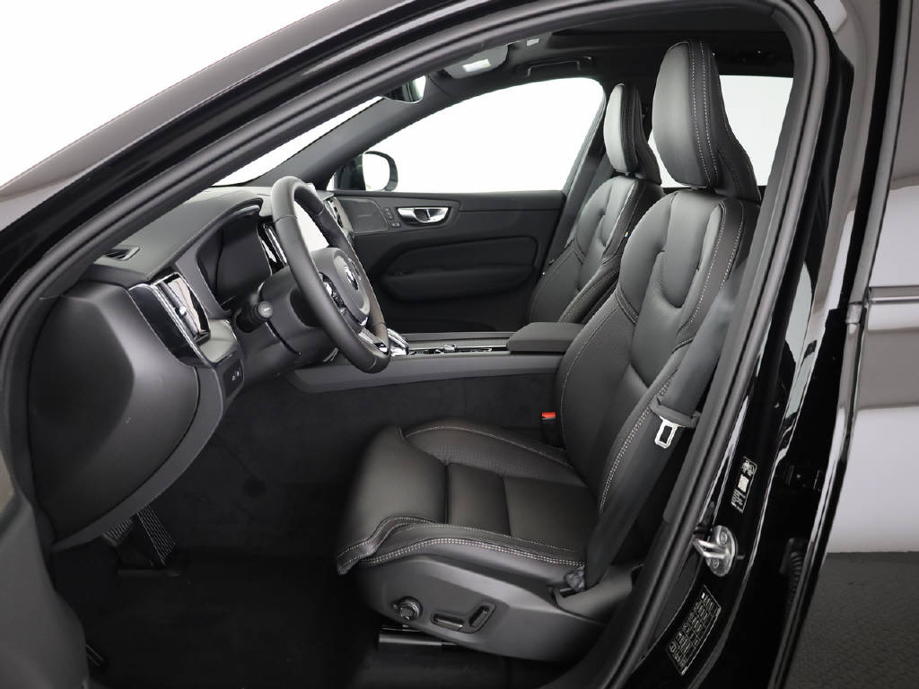 VOLVO XC60 2.0 T6 TE Black Edition eAWD-image-1