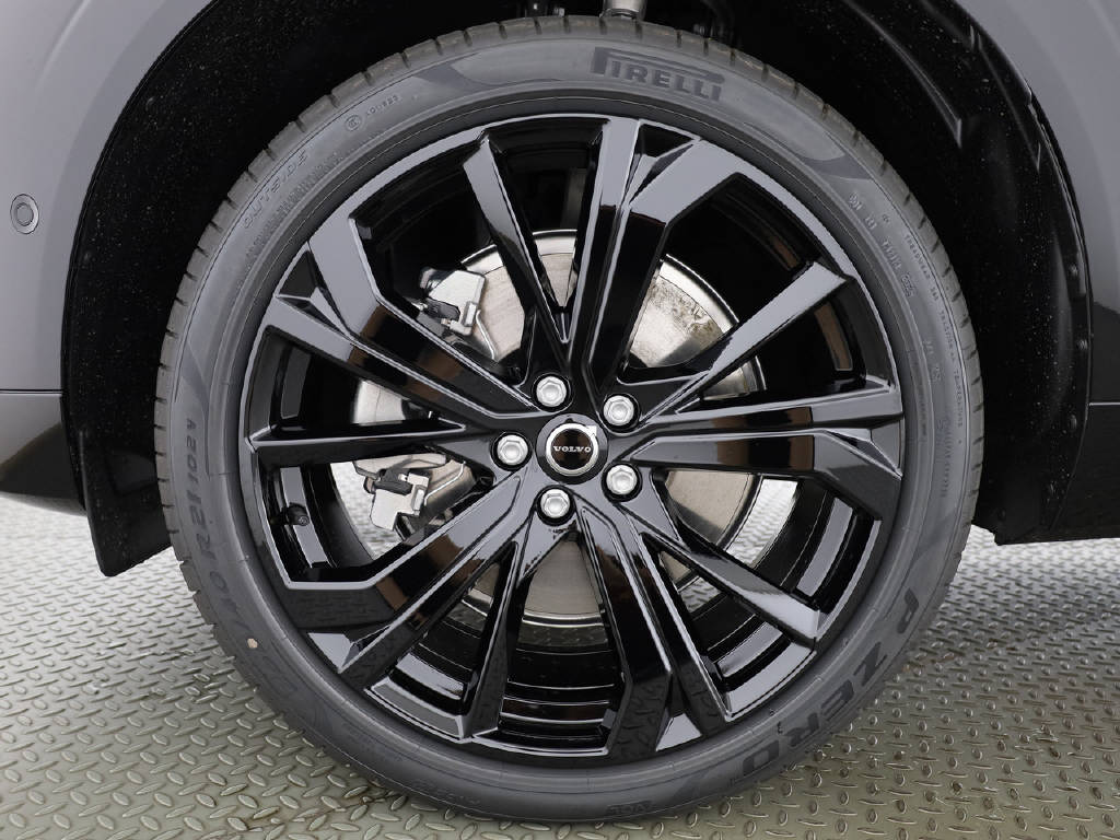 VOLVO XC60 2.0 T6 TE Black Edition eAWD-image-2