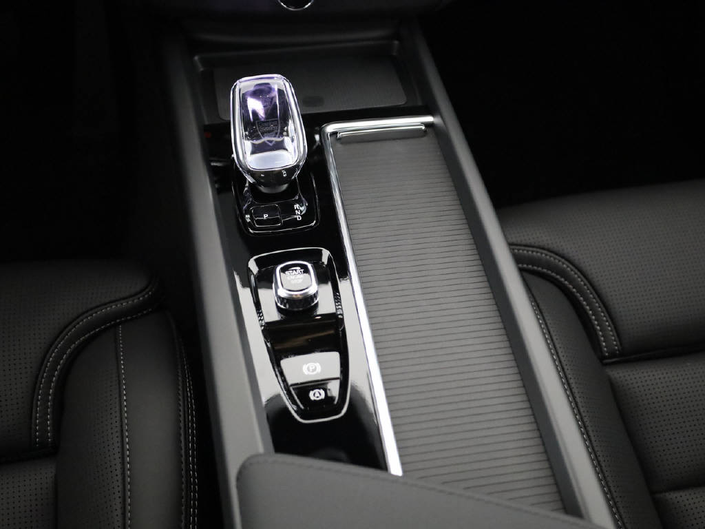 VOLVO XC60 2.0 T6 TE Black Edition eAWD-image-6