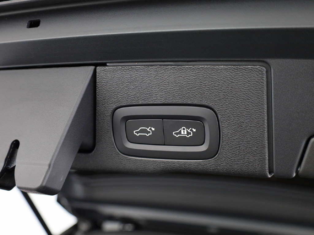 VOLVO XC60 2.0 T6 TE Black Edition eAWD-image-31
