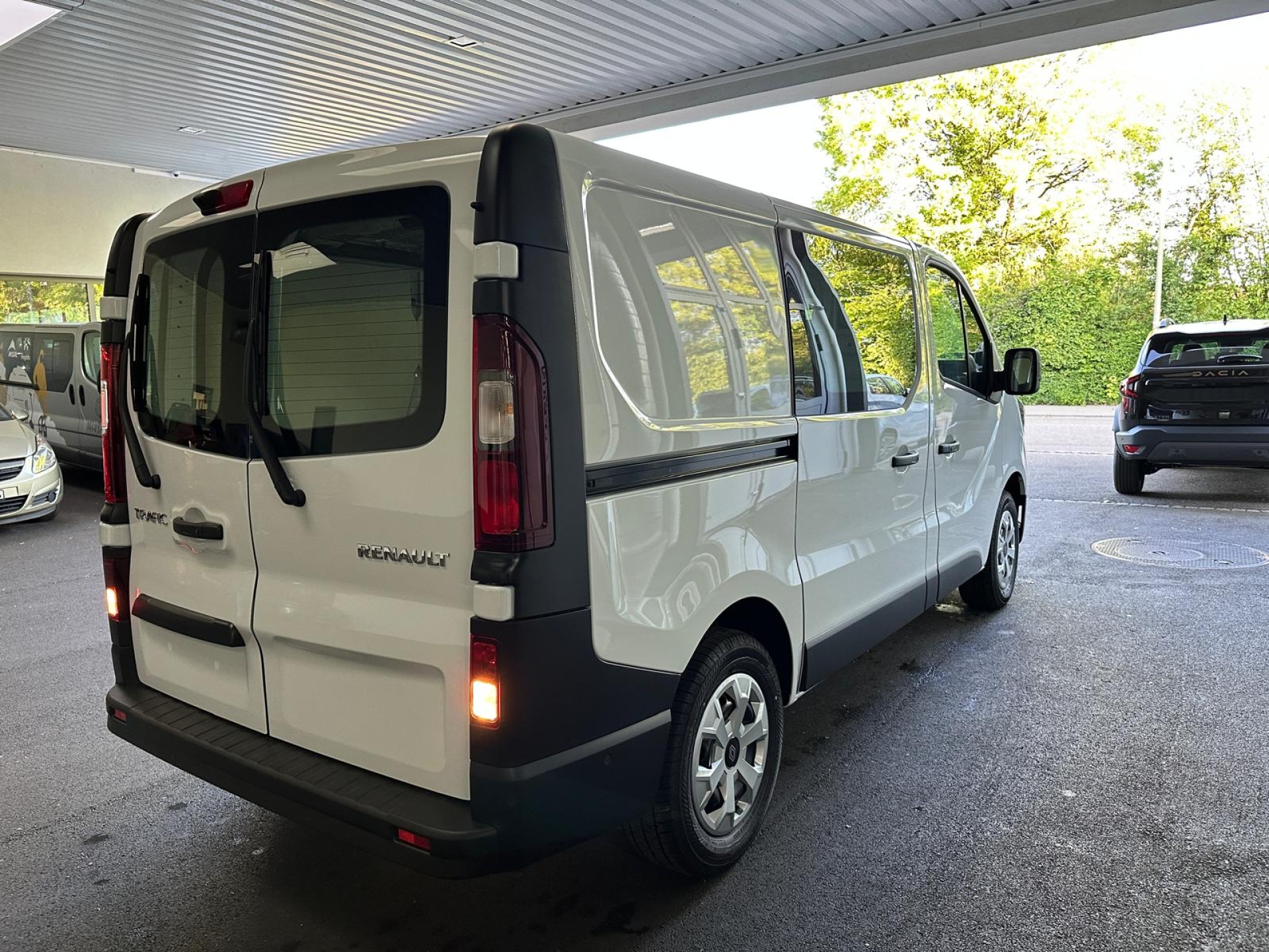 RENAULT Trafic Kastenwagen-image-4