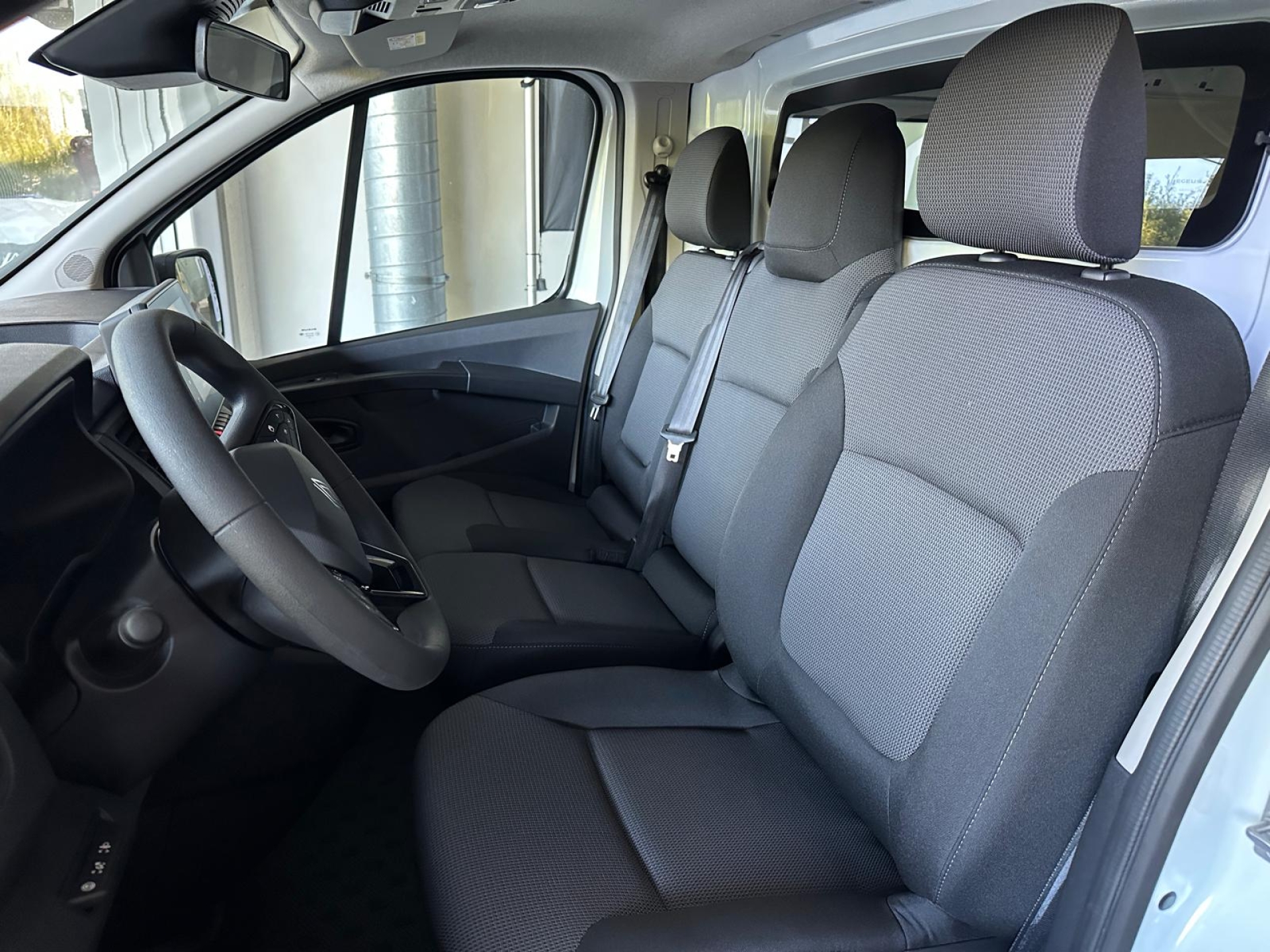 RENAULT Trafic Kastenwagen-image-8