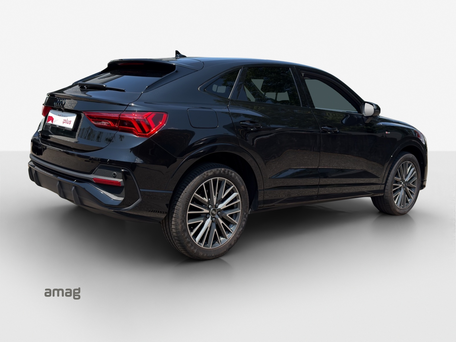 AUDI Q3 Sportback 45 TFSI e S line S-tronic-image-4