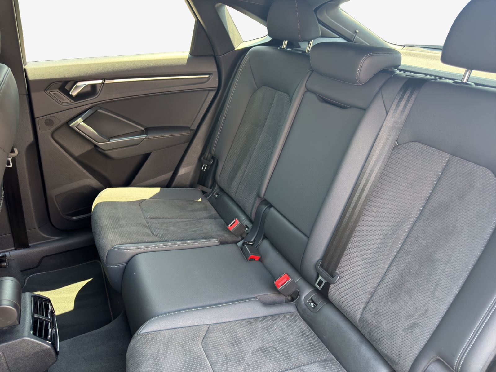 AUDI Q3 Sportback 45 TFSI e S line S-tronic-image-11