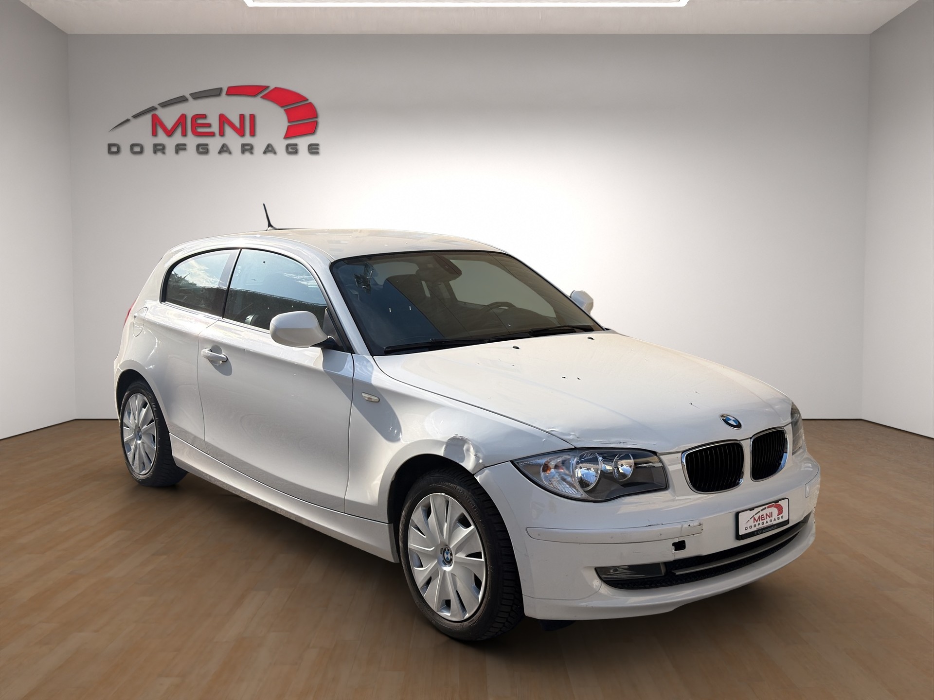 BMW 118i Dynamic Edition Steptronic-image-0