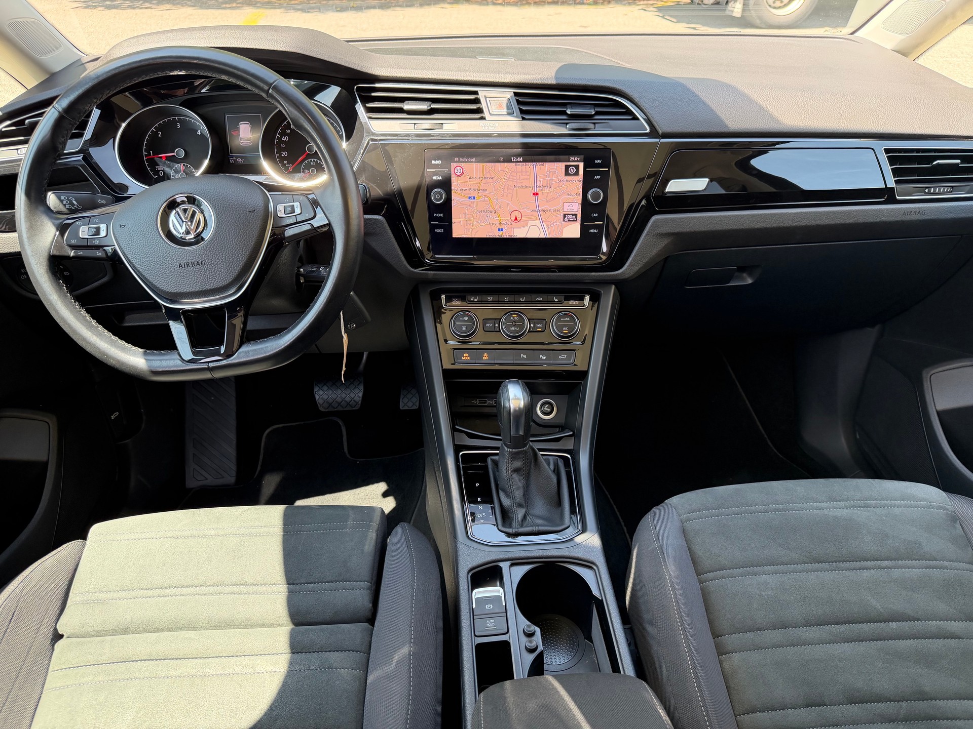 VW Touran 2.0 TDI BlueMotion Technology Highline DSG-image-3