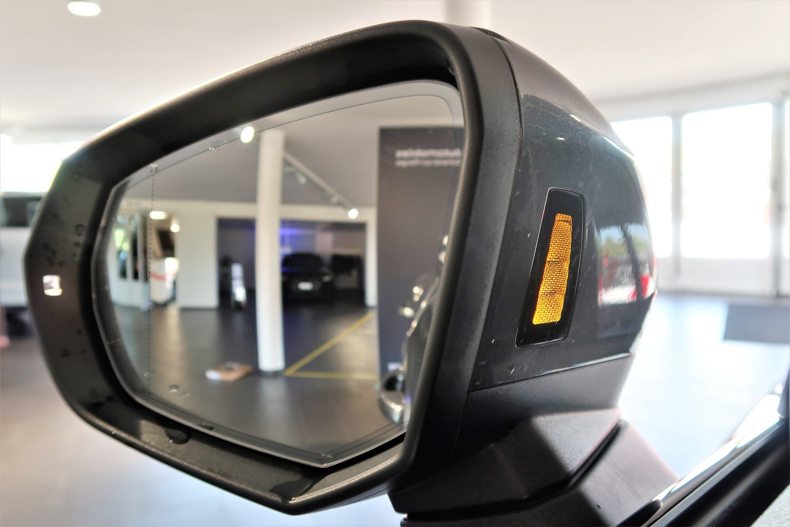 AUDI Q3 45 TFSI e S line S-tronic-image-8