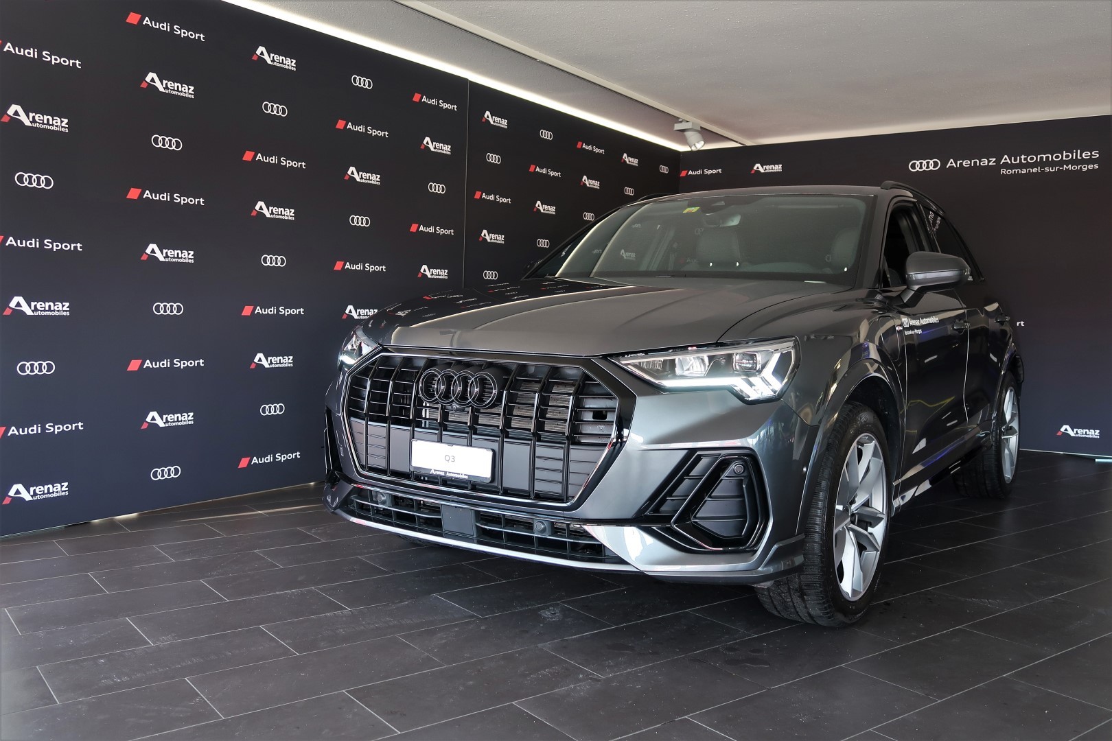AUDI Q3 45 TFSI e S line S-tronic-image-0