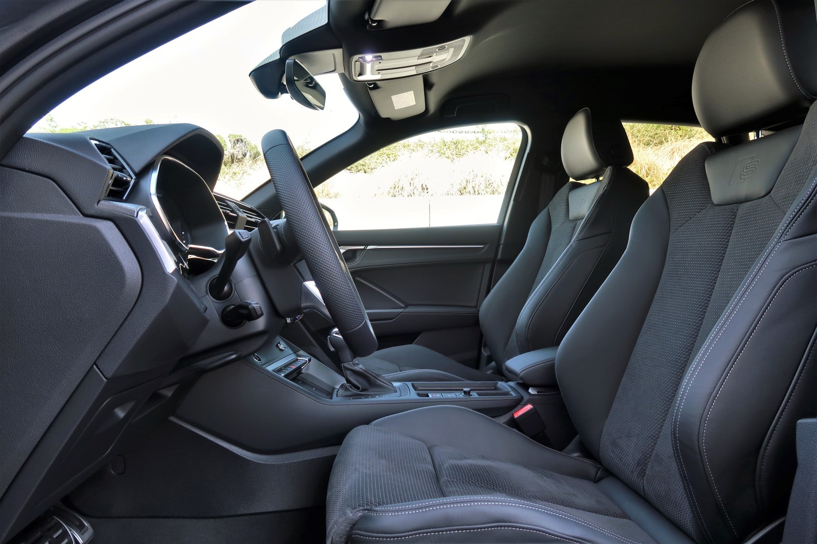 AUDI Q3 45 TFSI e S line S-tronic-image-2