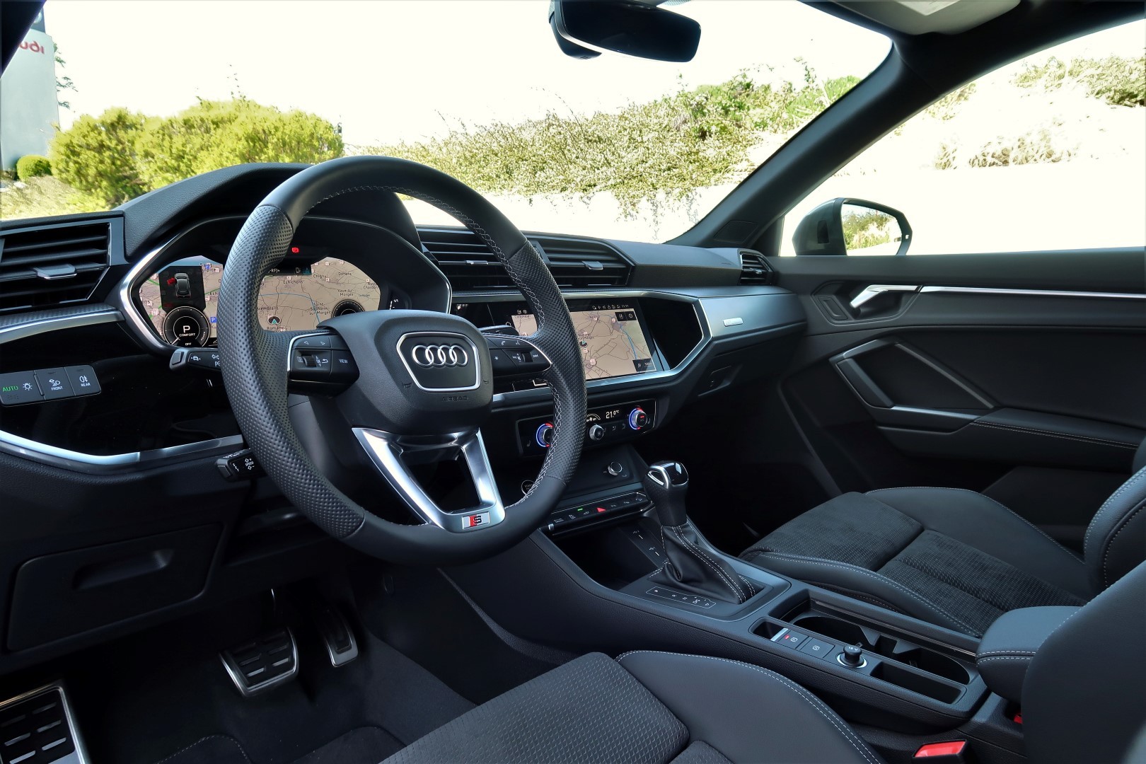AUDI Q3 45 TFSI e S line S-tronic-image-3