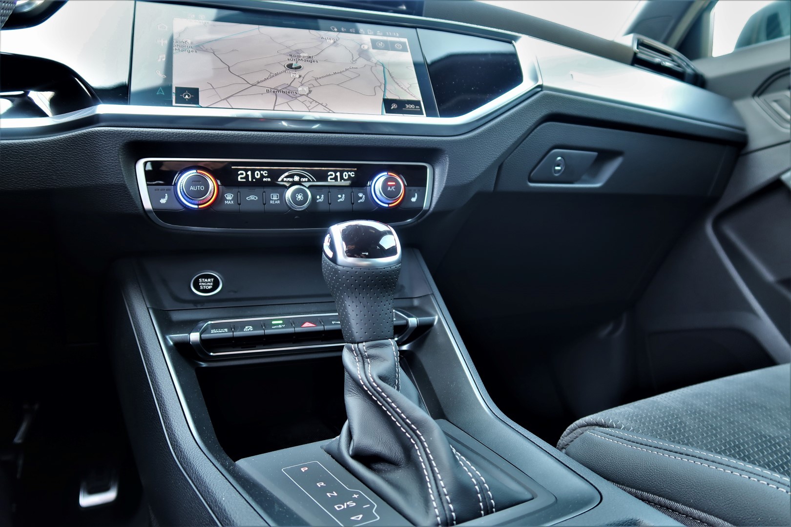 AUDI Q3 45 TFSI e S line S-tronic-image-6
