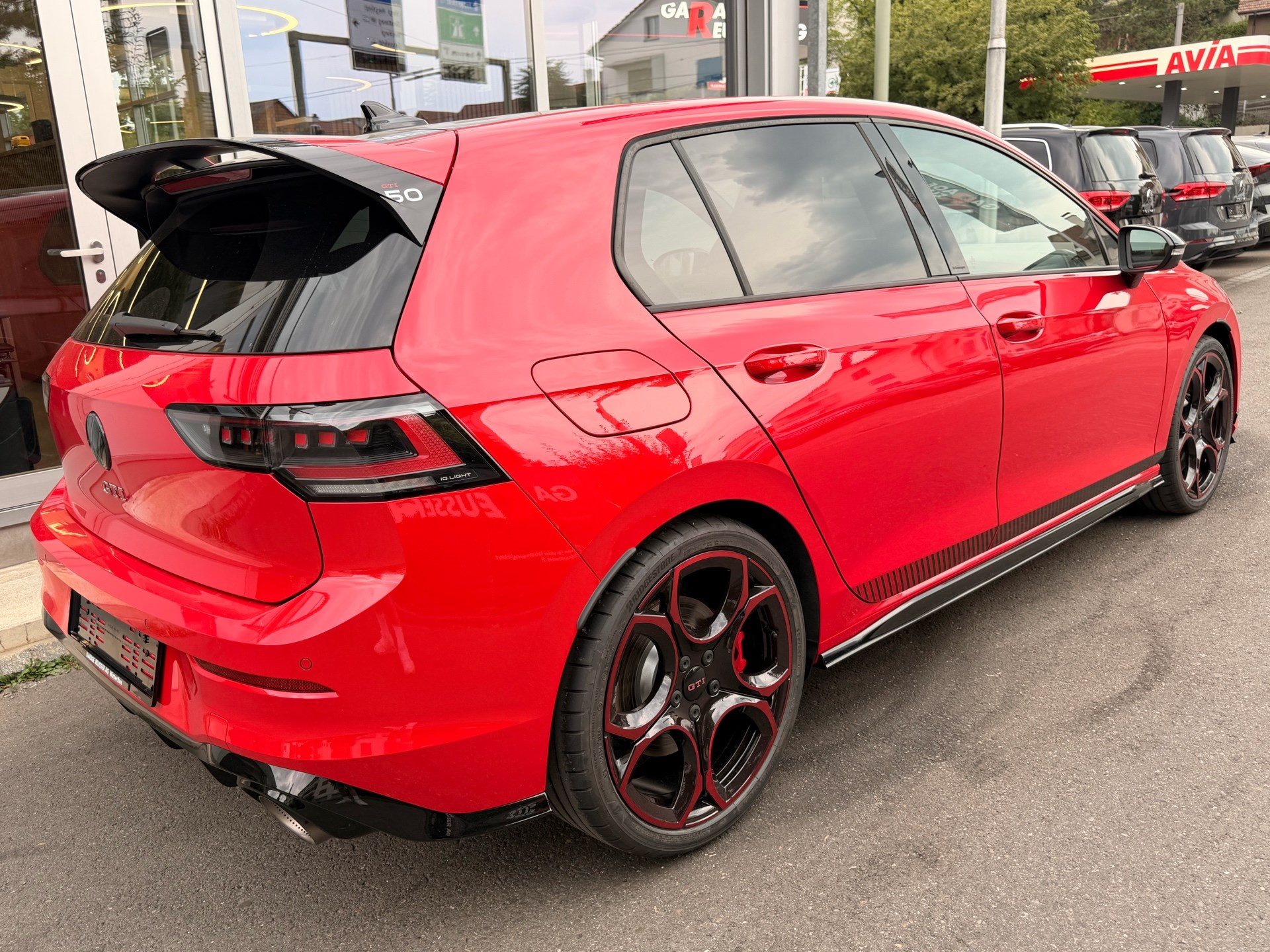 VW Golf GTI 2.0 TSI DSG 325 PS EDITION 50 *** AKRAPOVIC & 5 JAHRE VW WERKSGARANTIE ***-showroom-element-3
