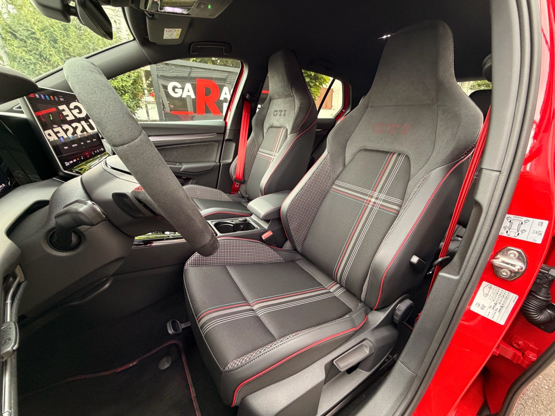 VW Golf GTI 2.0 TSI DSG 325 PS EDITION 50 *** AKRAPOVIC & 5 JAHRE VW WERKSGARANTIE ***-image-8
