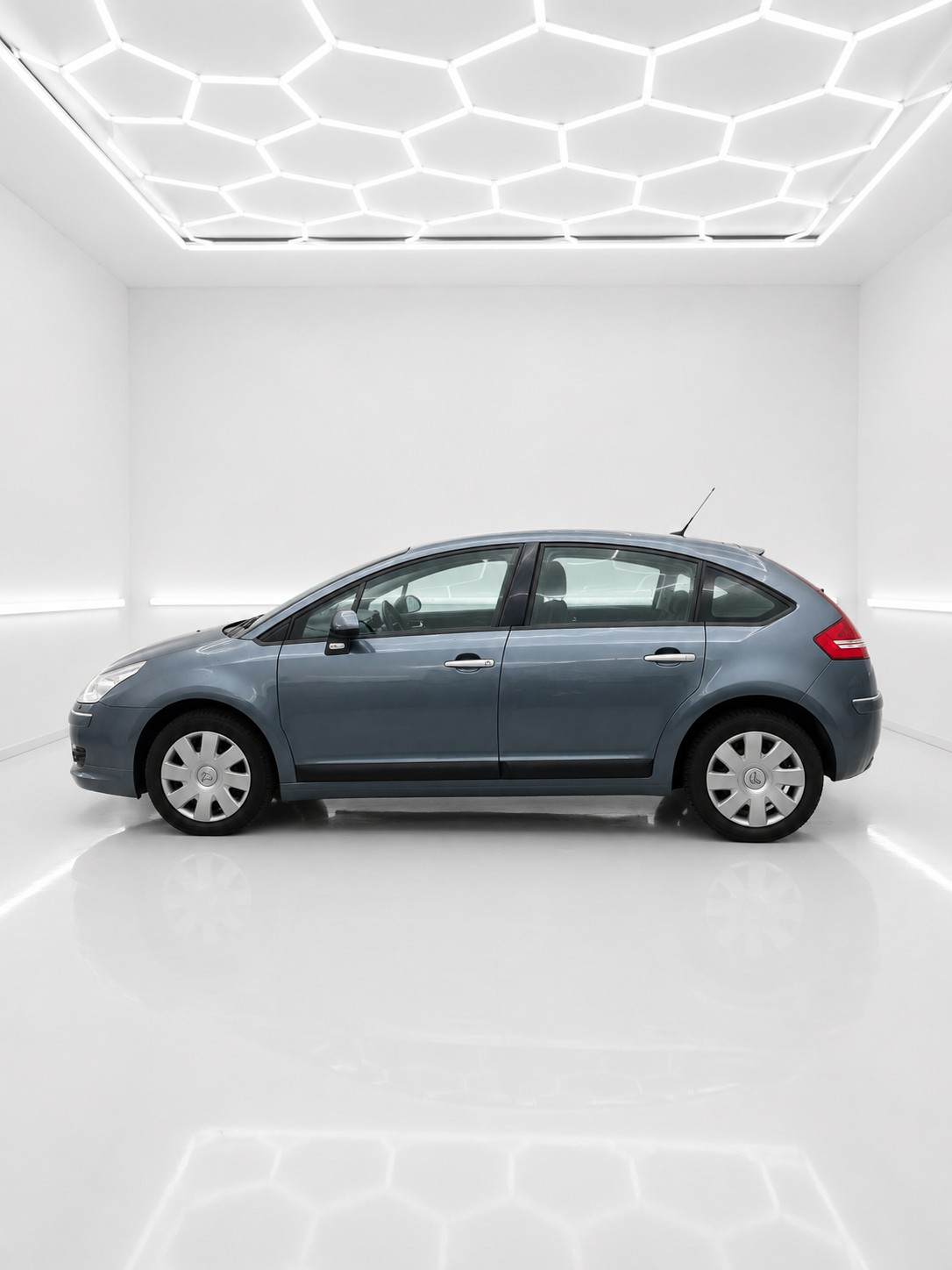 CITROEN C4 Berline 2.0i 16V Exclusive Automatic-showroom-element-1