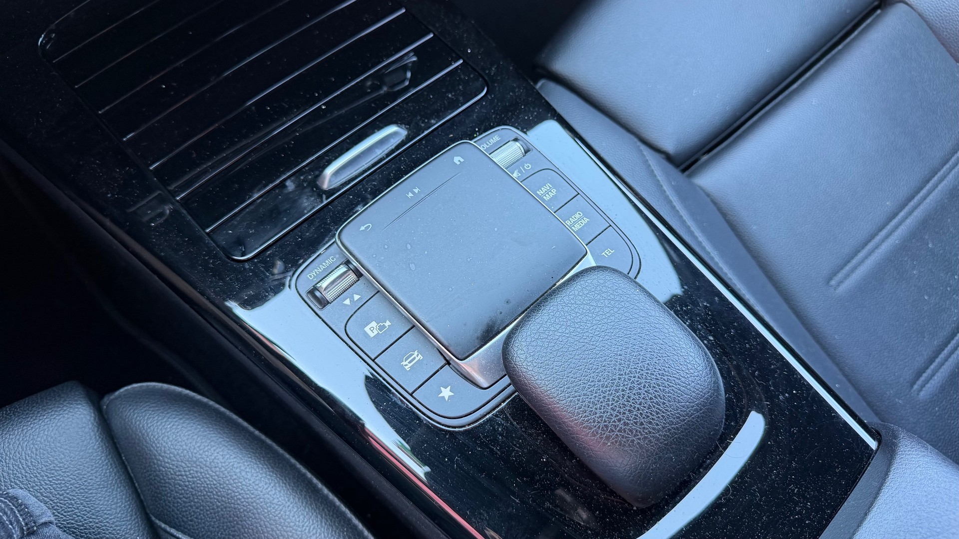 MERCEDES-BENZ CLA 200 Style 7G-DCT-image-13