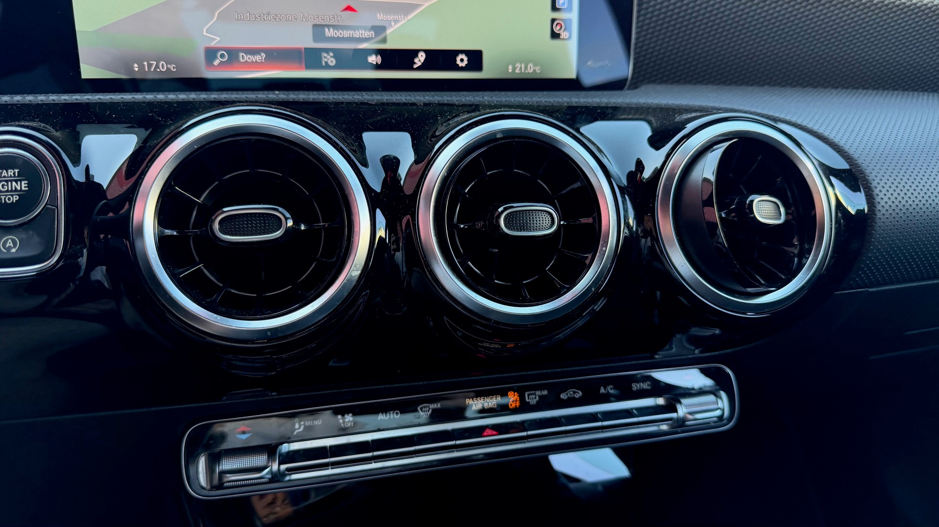 MERCEDES-BENZ CLA 200 Style 7G-DCT-image-14