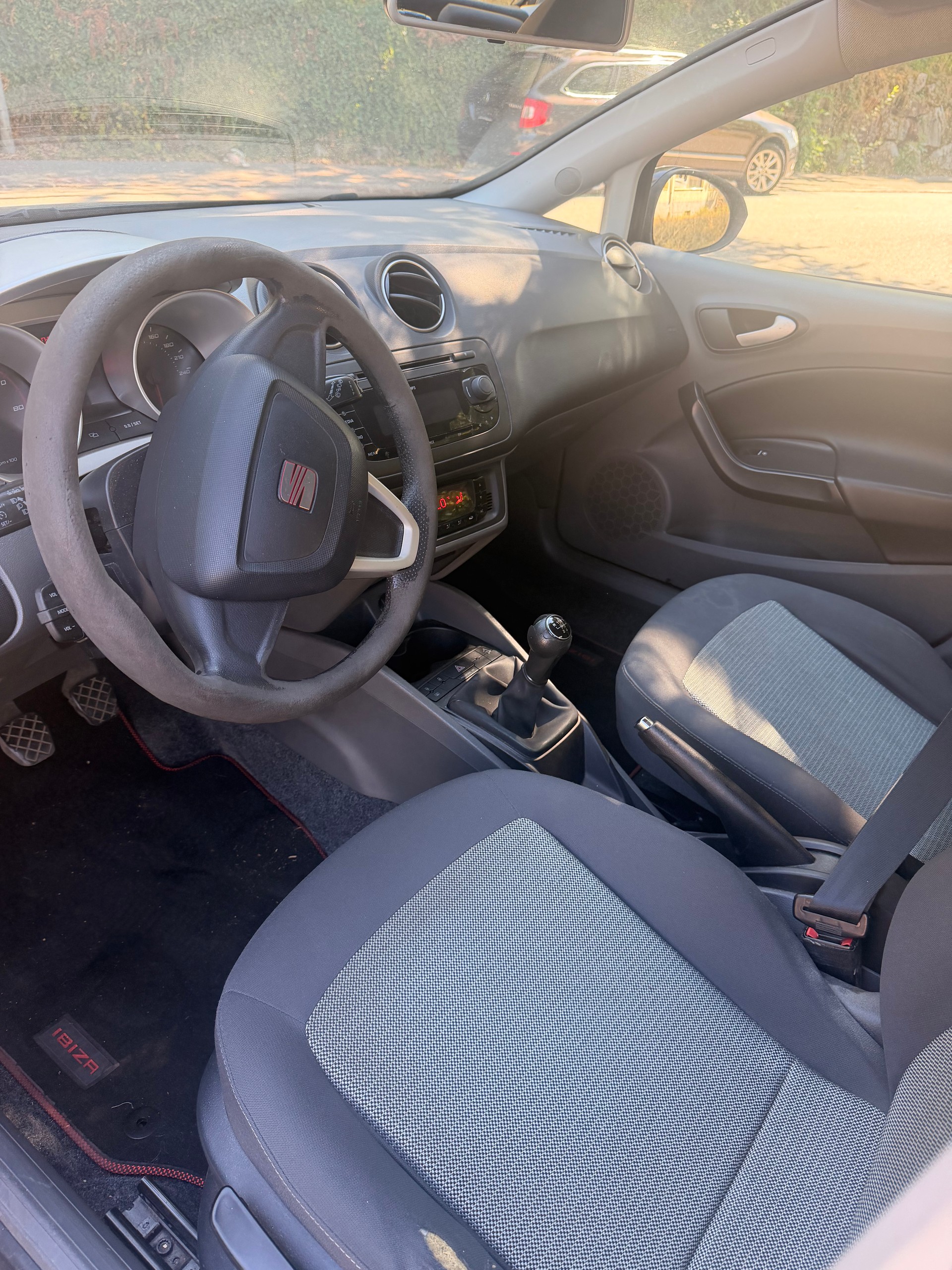 SEAT Ibiza 1.6 Style-image-6