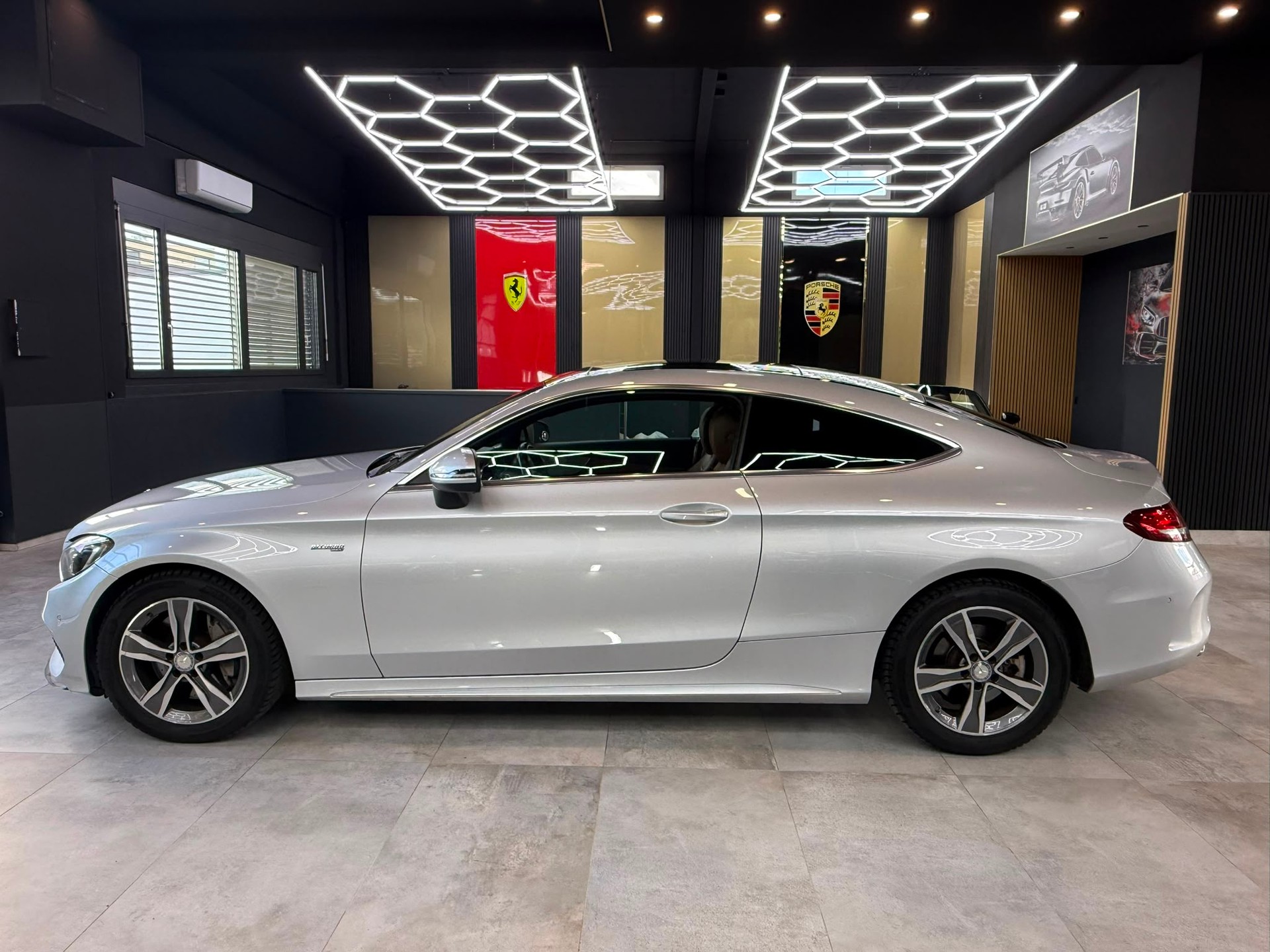 MERCEDES-BENZ C 250 AMG Line Coupé 7G-tronic-image-7