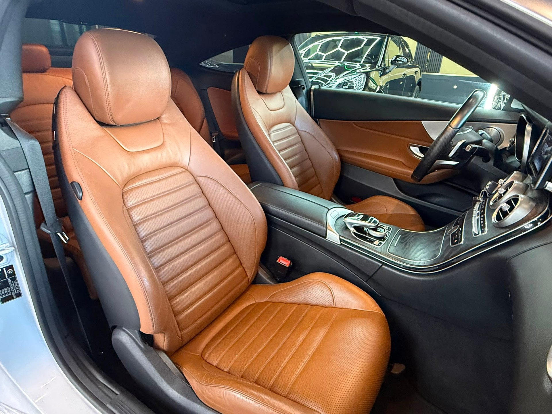 MERCEDES-BENZ C 250 AMG Line Coupé 7G-tronic-image-11