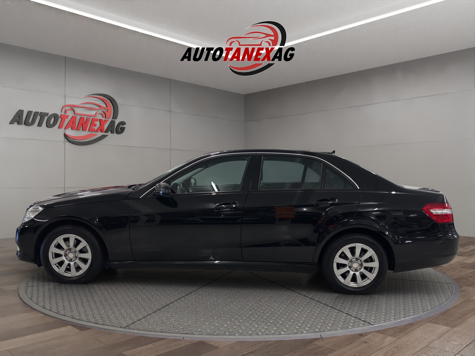 MERCEDES-BENZ E 200 CGI BlueEfficiency Elégance Automatic-image-1
