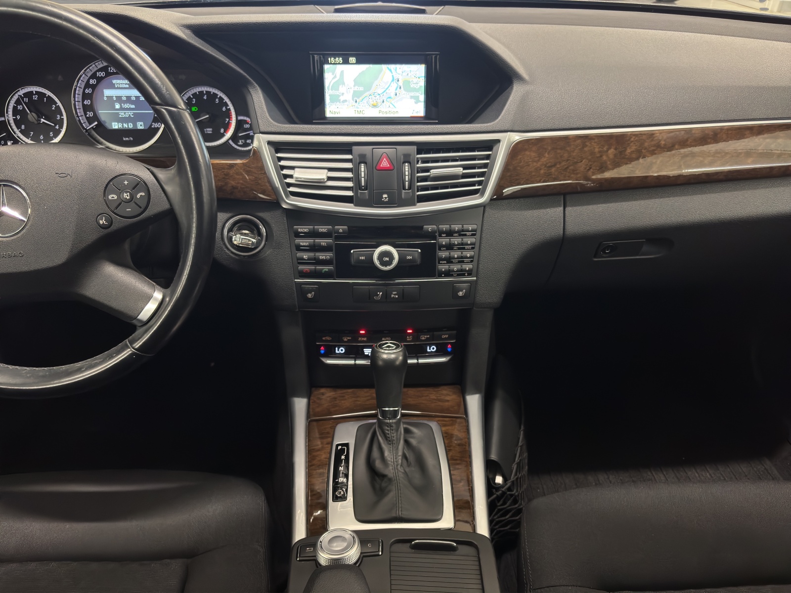 MERCEDES-BENZ E 200 CGI BlueEfficiency Elégance Automatic-image-14