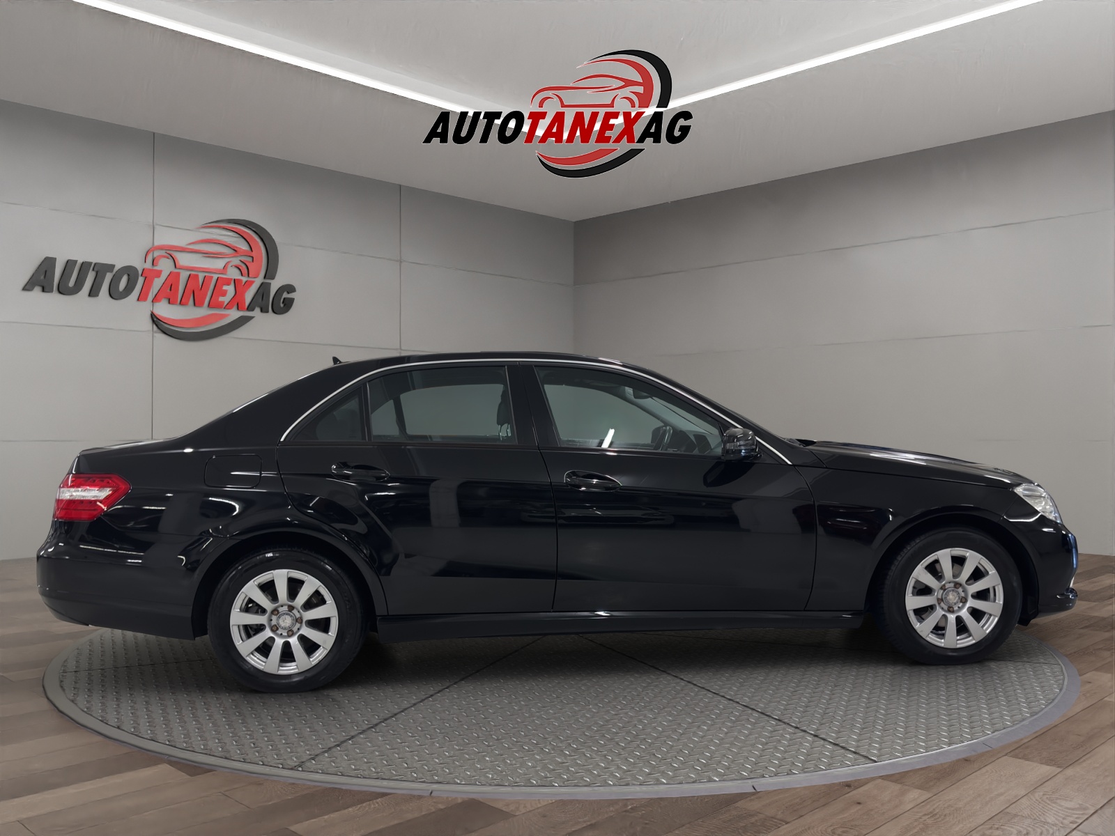 MERCEDES-BENZ E 200 CGI BlueEfficiency Elégance Automatic-image-6