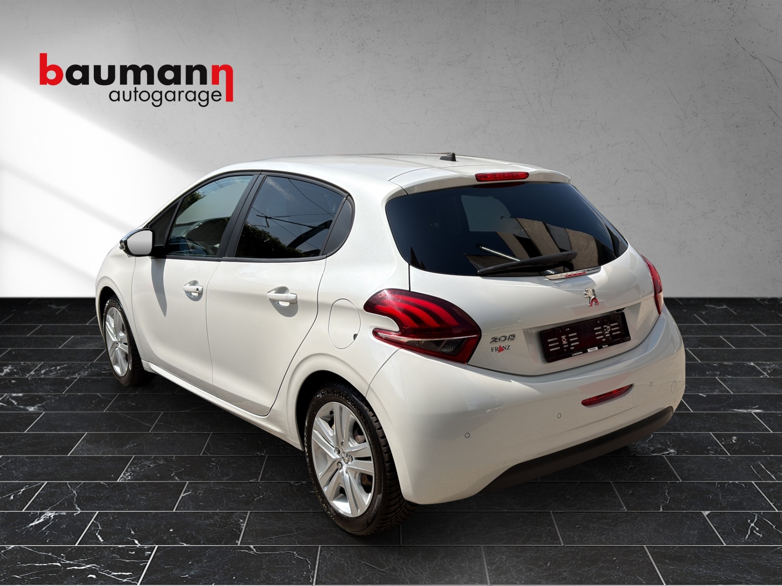 PEUGEOT 208 1.2 PureTech Style-image-3