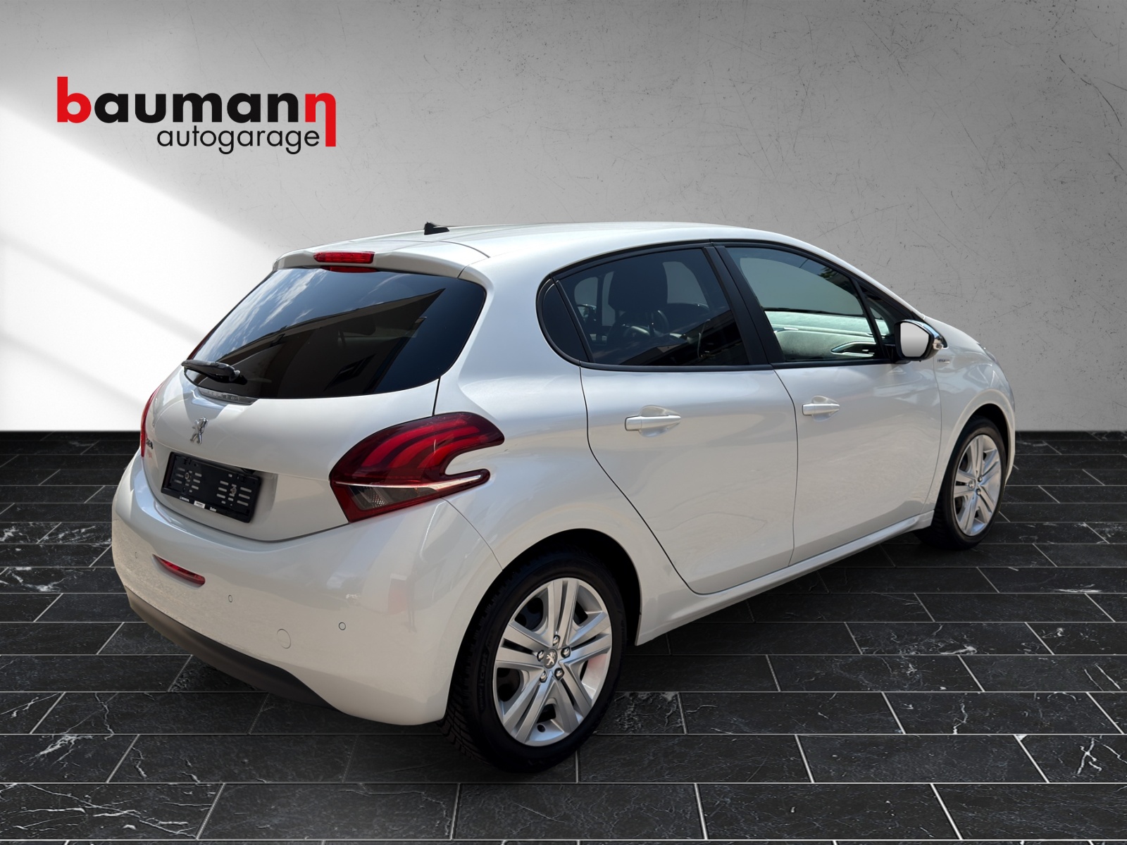 PEUGEOT 208 1.2 PureTech Style-image-2