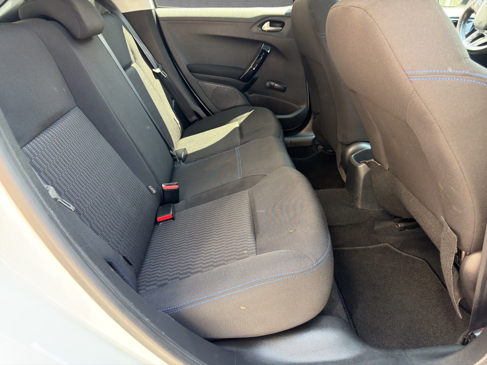 PEUGEOT 208 1.2 PureTech Style-image-12