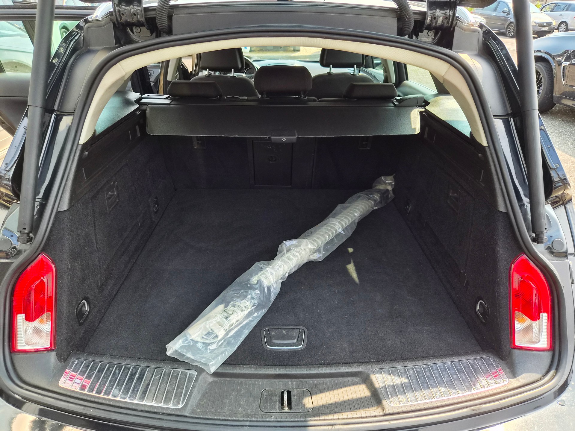 OPEL Insignia Sports Tourer 1.6 Turbo Edition-image-11