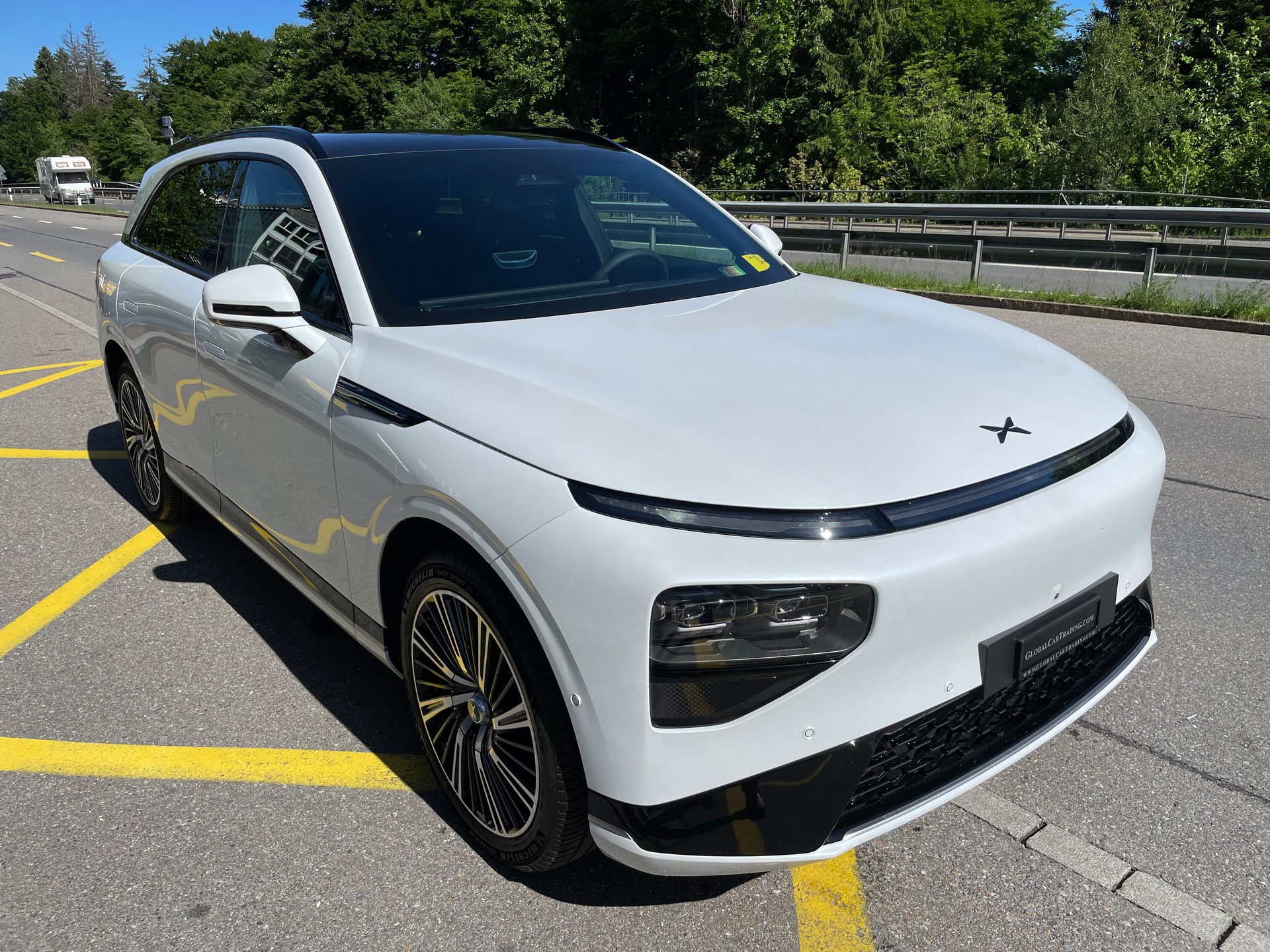 XPENG G9 93kWh Performance AWD mit AHK und Premium Paket-image-2