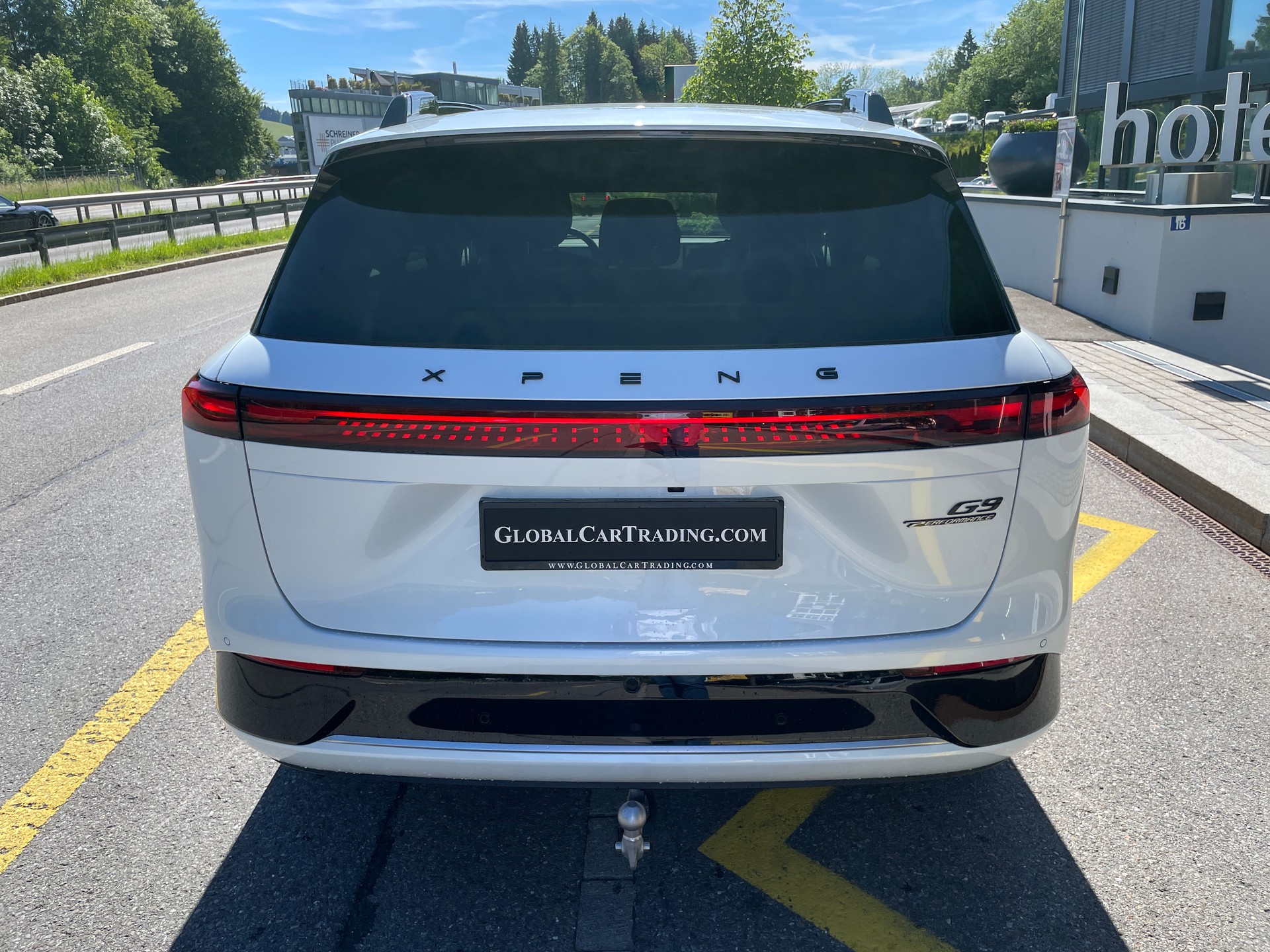 XPENG G9 93kWh Performance AWD mit AHK und Premium Paket-image-5