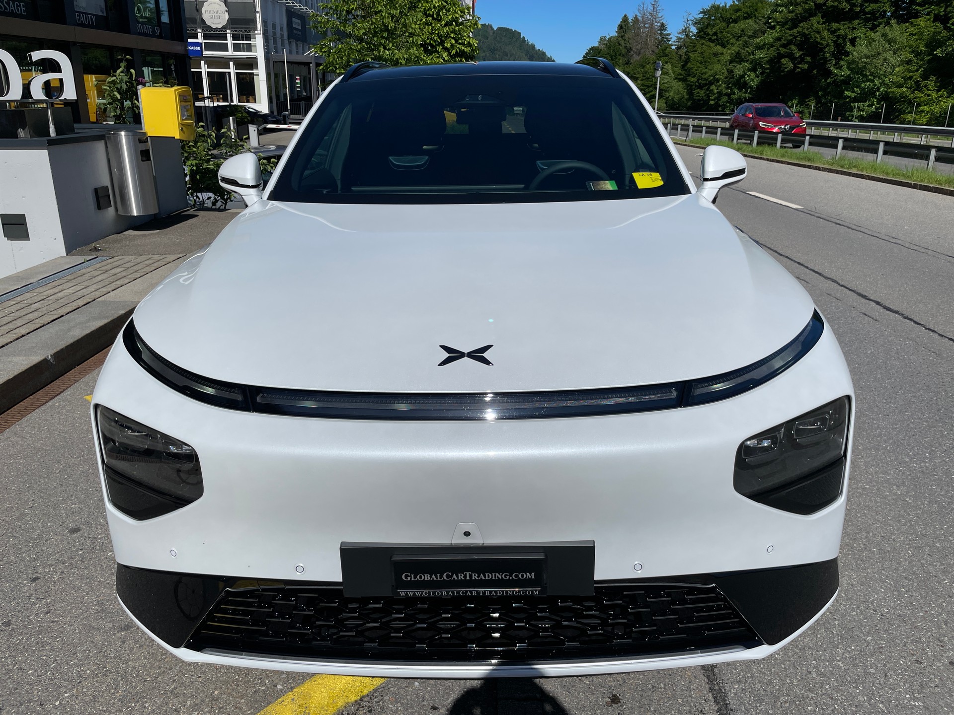 XPENG G9 93kWh Performance AWD mit AHK und Premium Paket-image-1