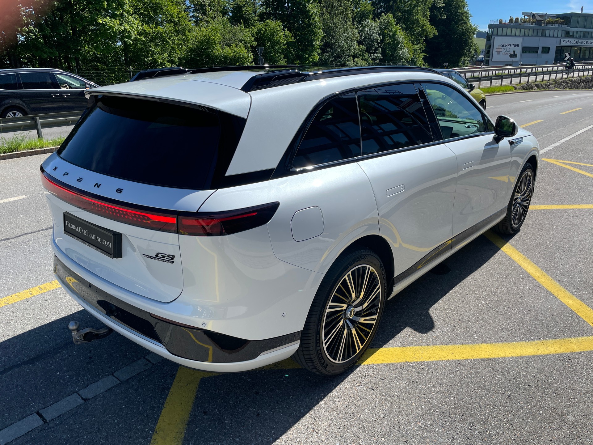 XPENG G9 93kWh Performance AWD mit AHK und Premium Paket-image-4