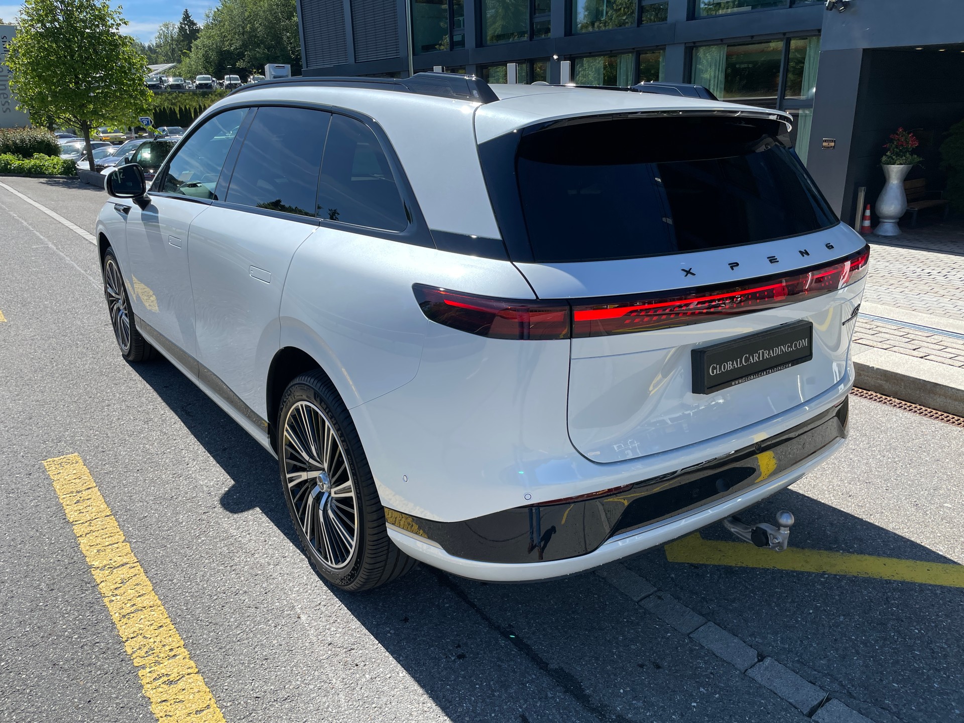 XPENG G9 93kWh Performance AWD mit AHK und Premium Paket-image-10