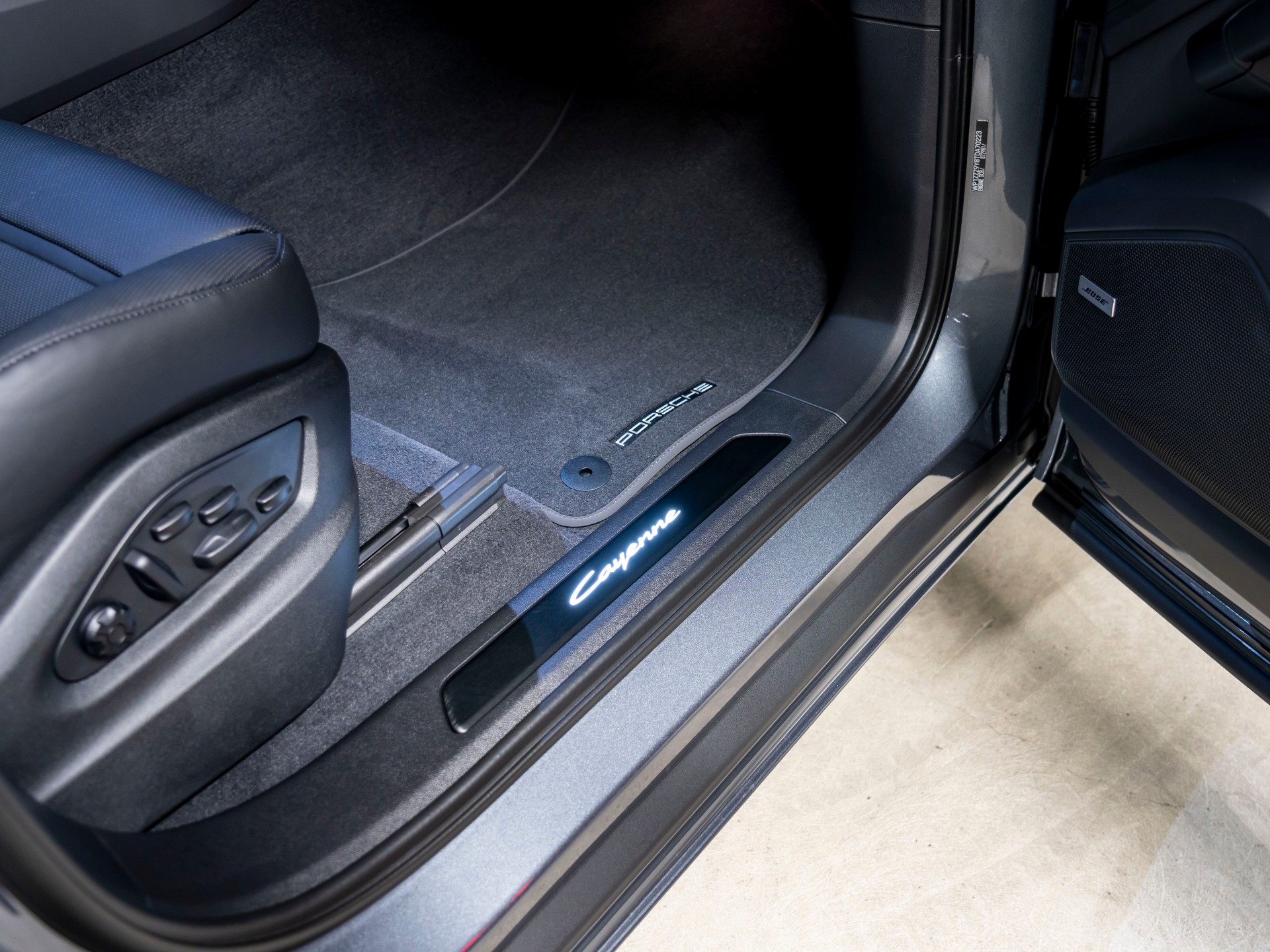 PORSCHE Cayenne Coupé Black Edition Tiptronic-image-26