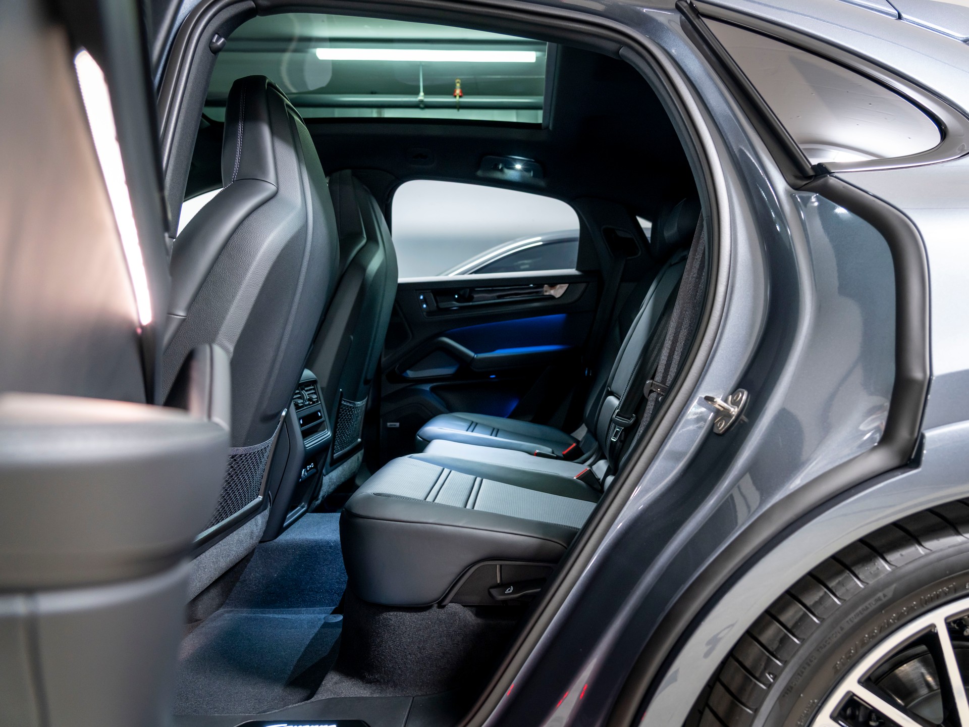 PORSCHE Cayenne Coupé Black Edition Tiptronic-image-17